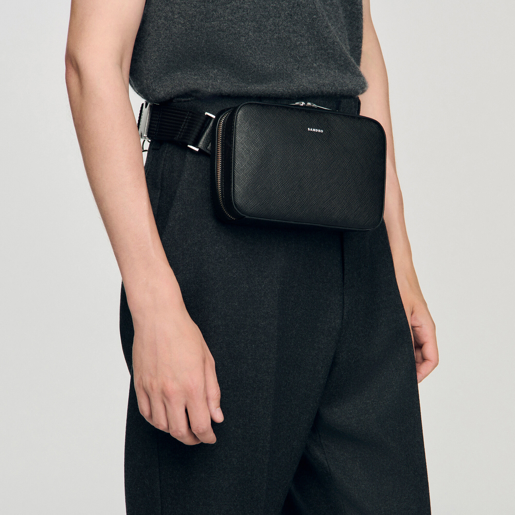 Bolso pequeño de cuero reconstituido