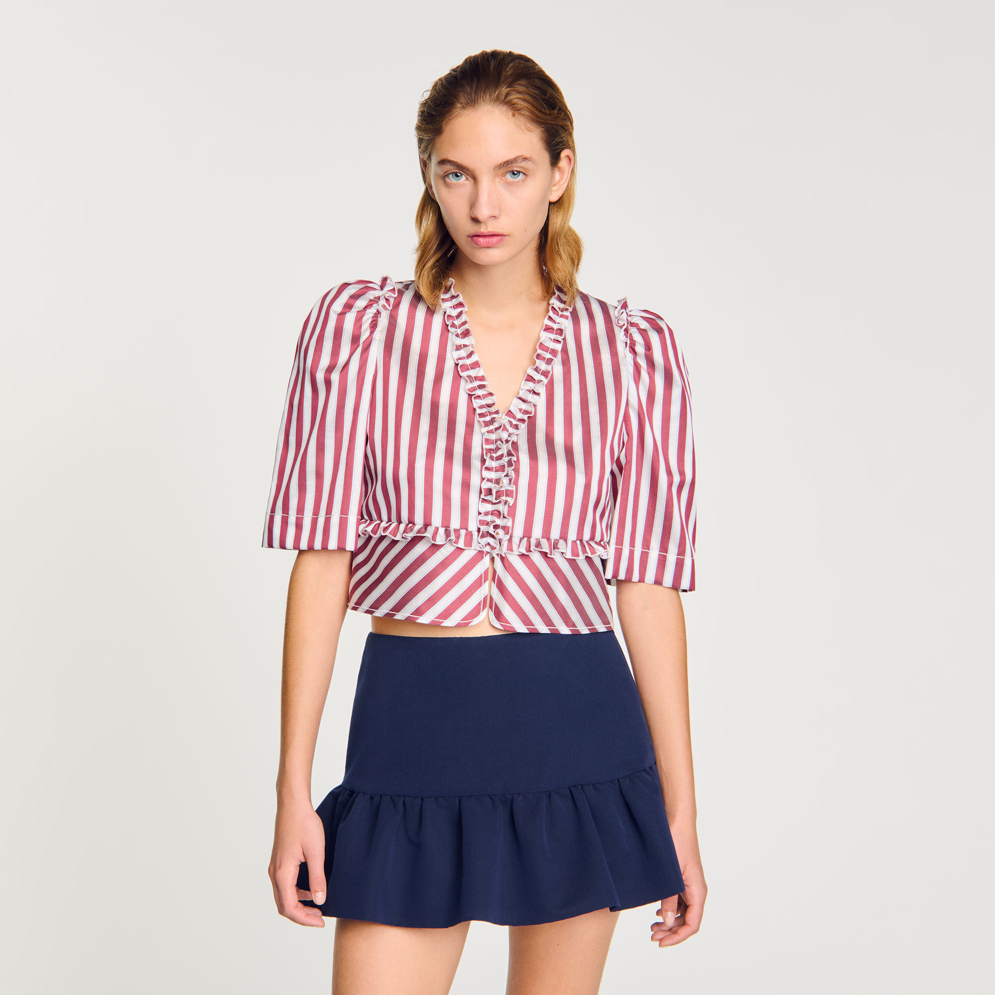 Camisa a rayas con volantes