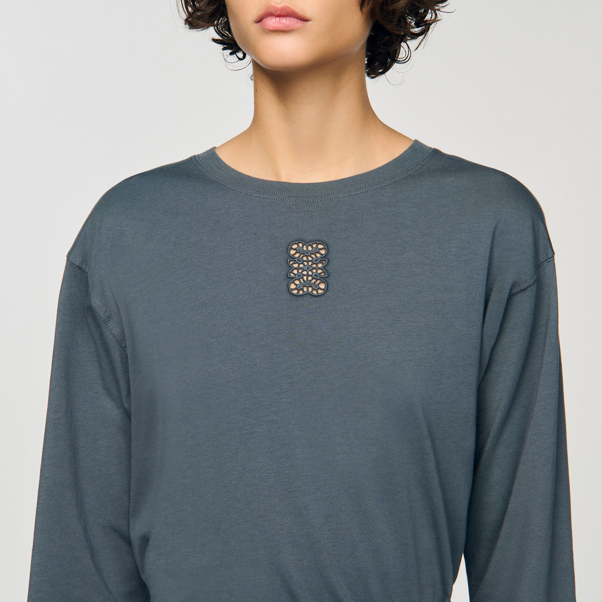 Camiseta con bordado