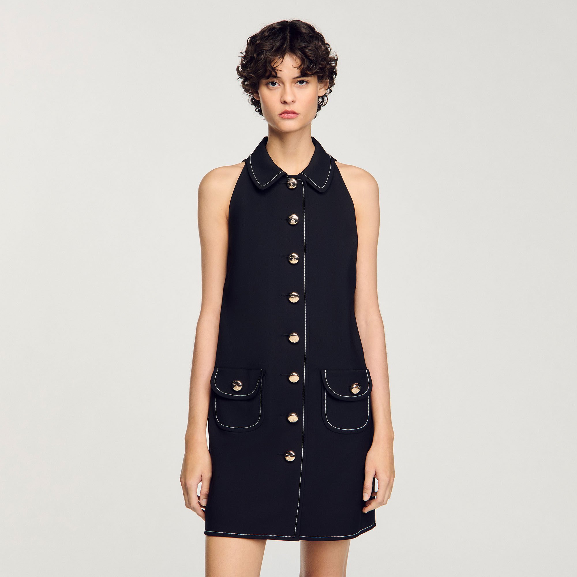 Vestido corto con cuello bebé