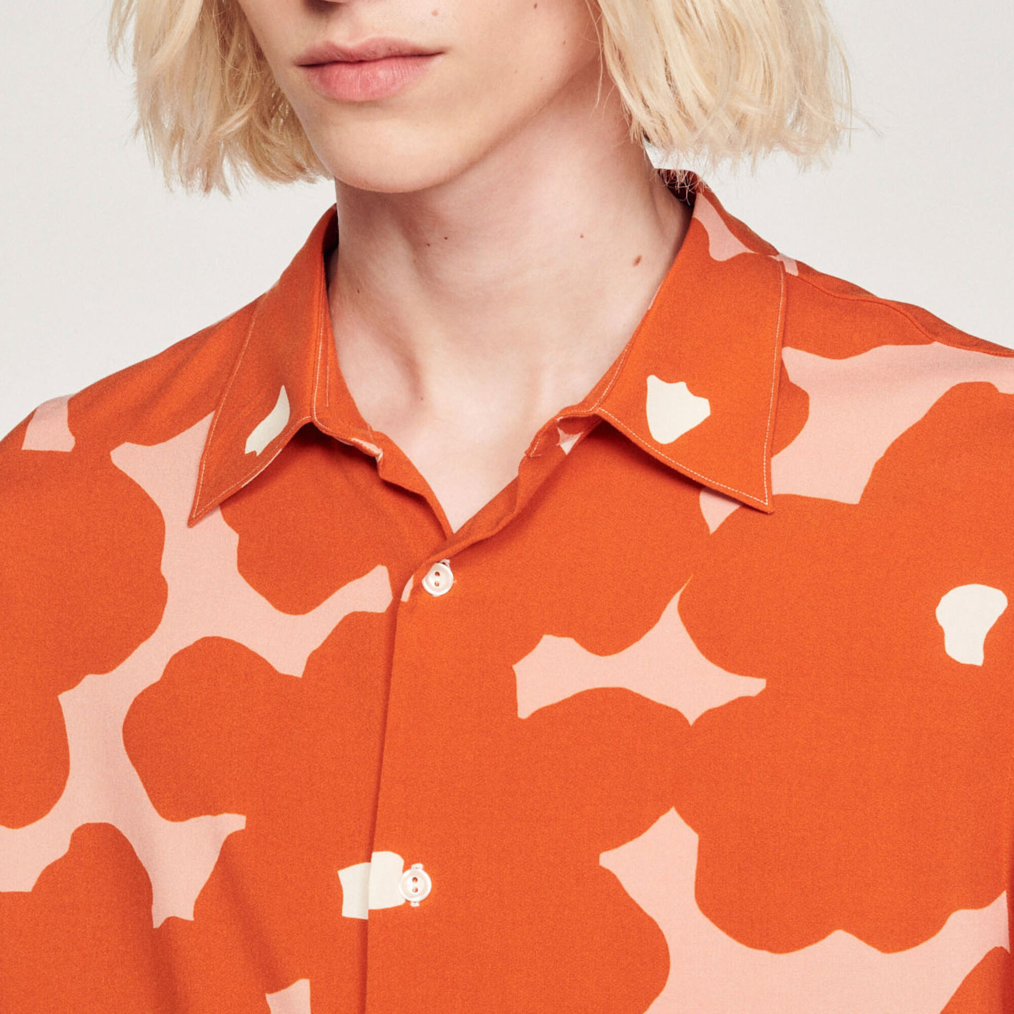 Camisa con estampado floral