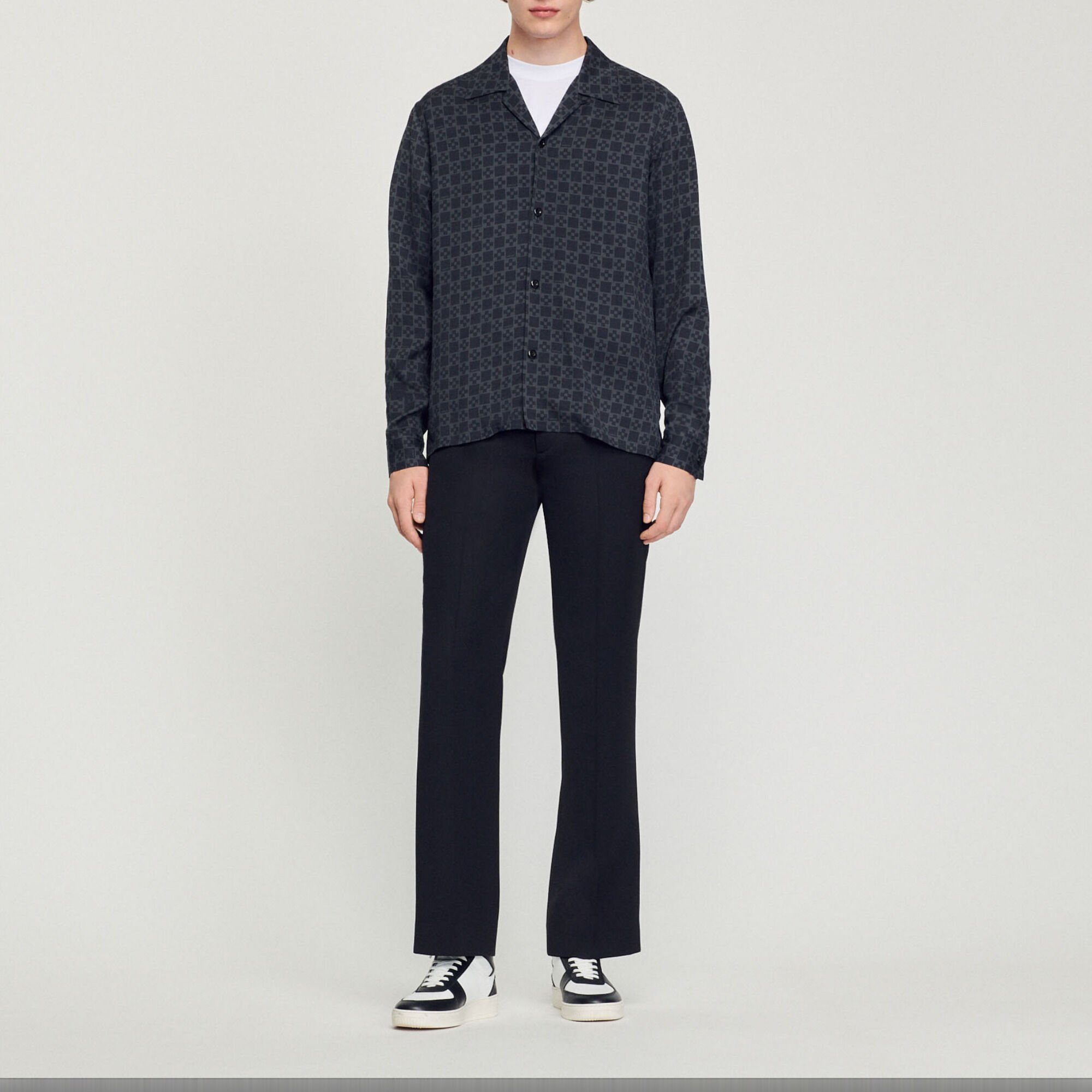Camisa fluida de cuello estilo tiburón