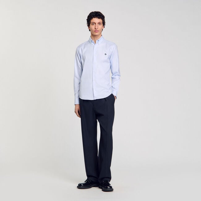 Camisa con parche de cruz