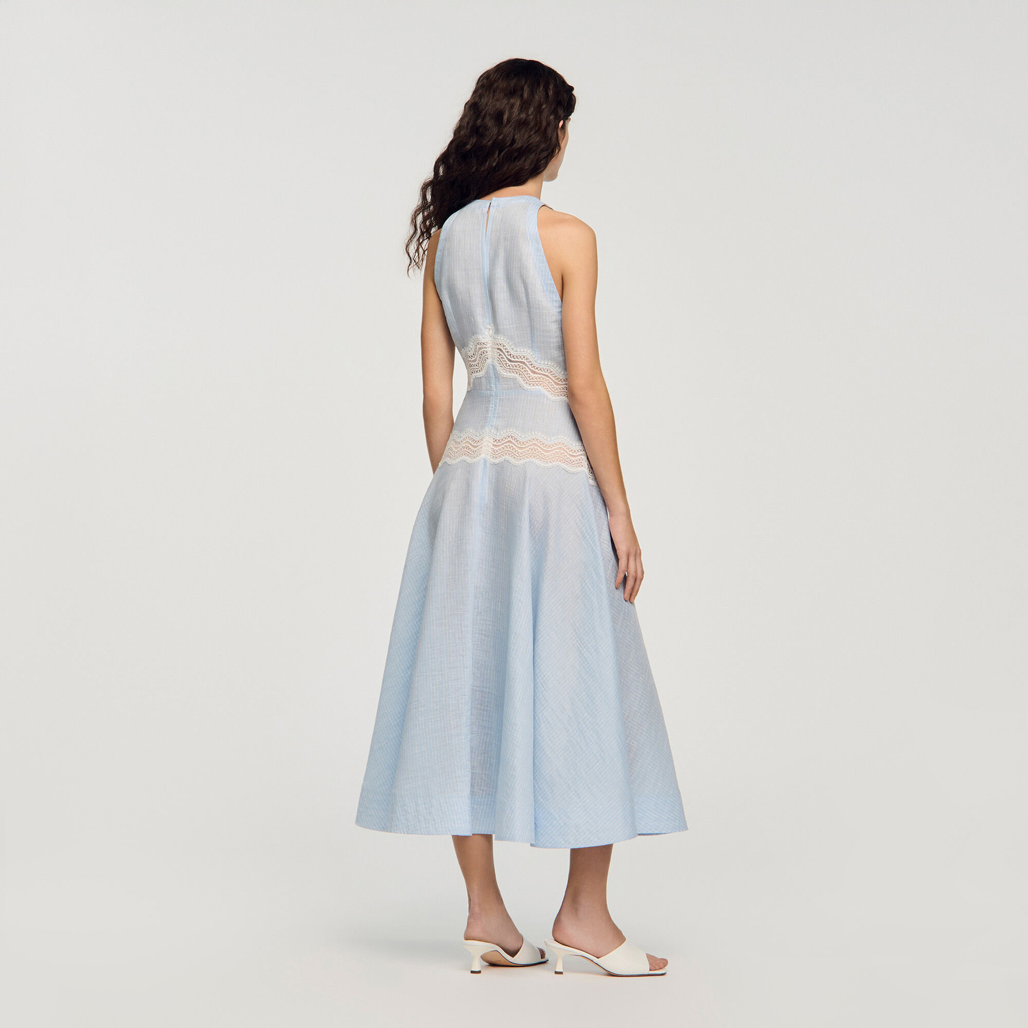 Vestido largo con detalle de encaje