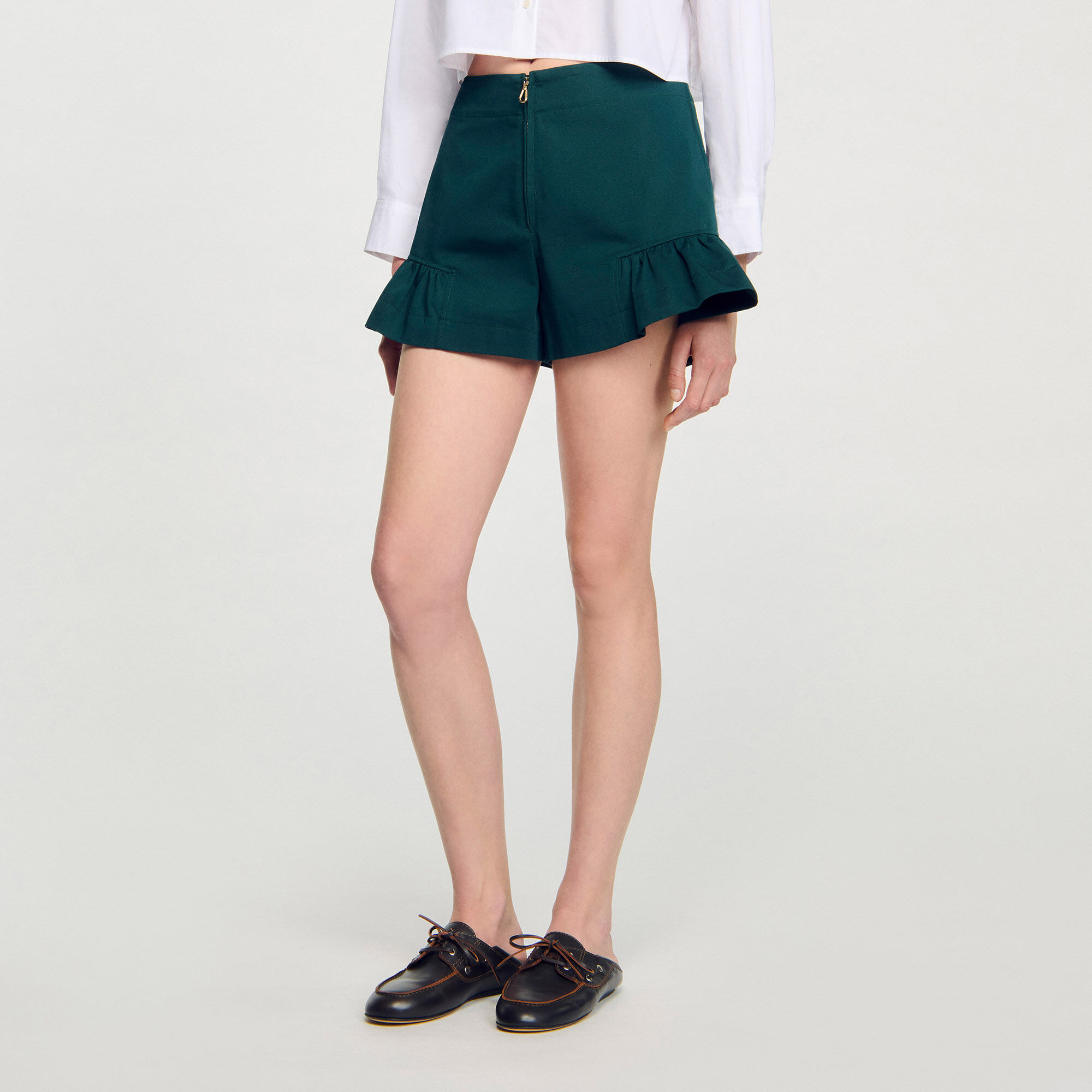 Pantalón corto con volantes