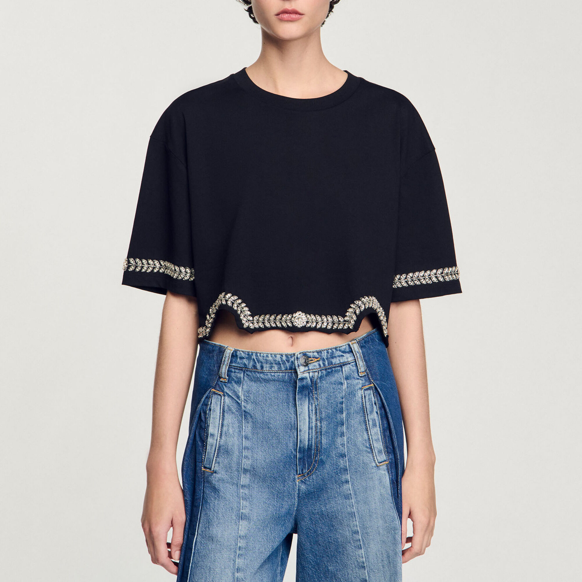 Camiseta corta con strass