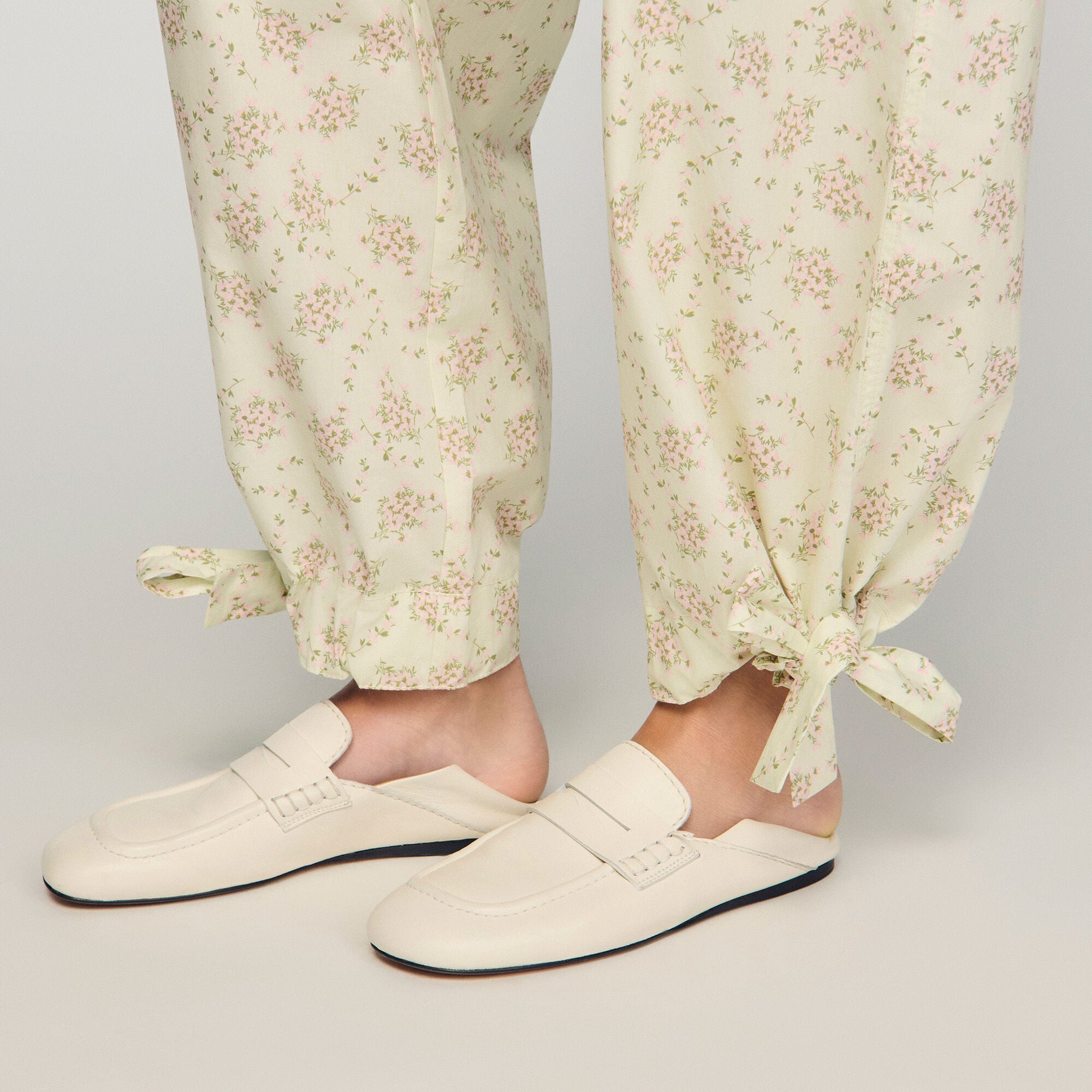 Pantal&oacute;n ancho con estampado floral