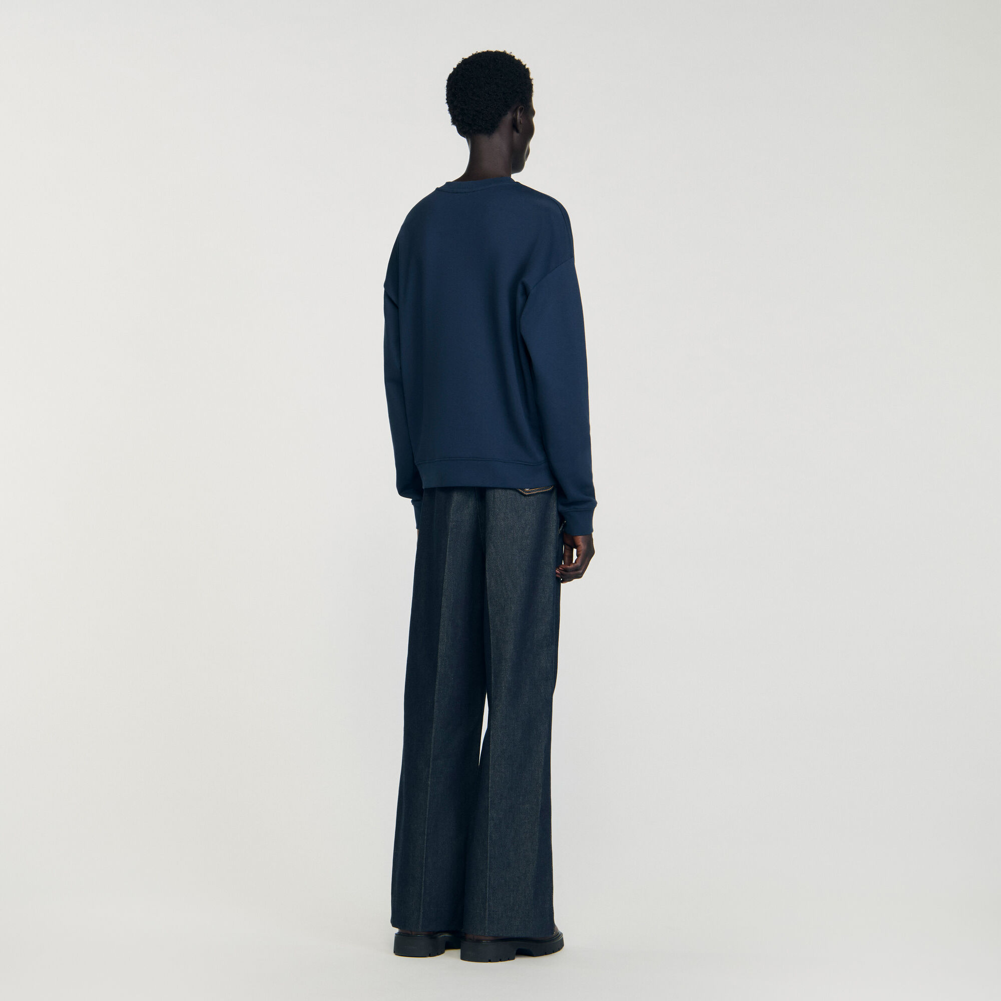 Sudadera oversize con parche de cuero