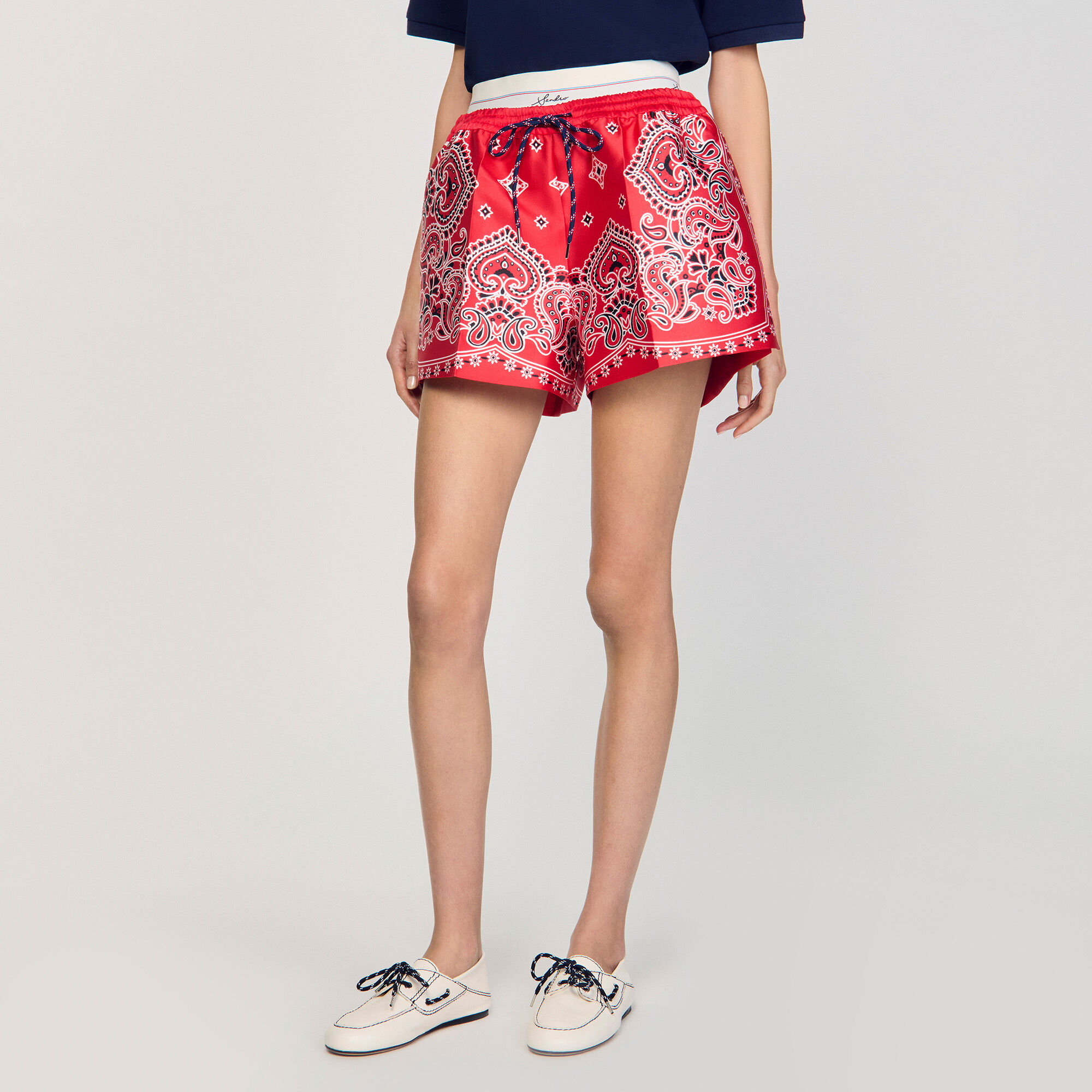 Pantalón corto estampado bandana