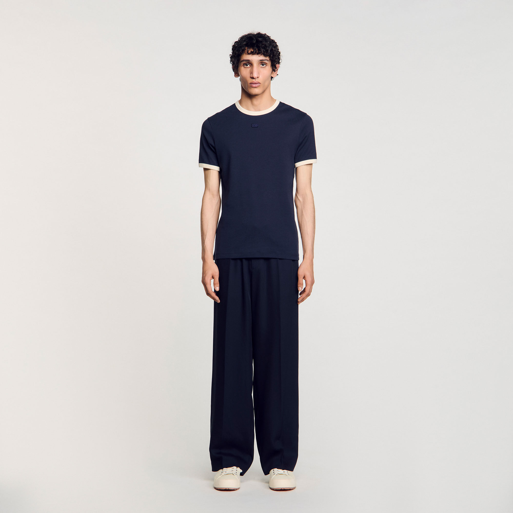 Camiseta bicolor con parche