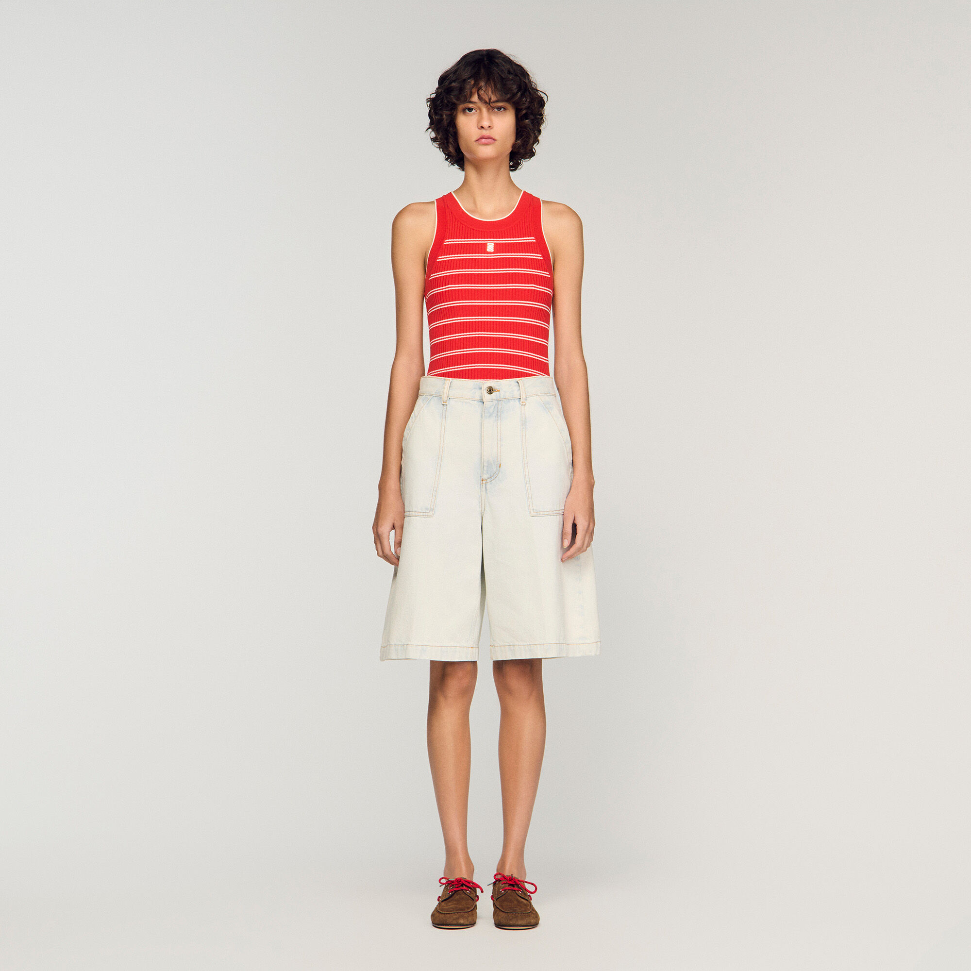 Bermudas vaqueras deste&ntilde;idas