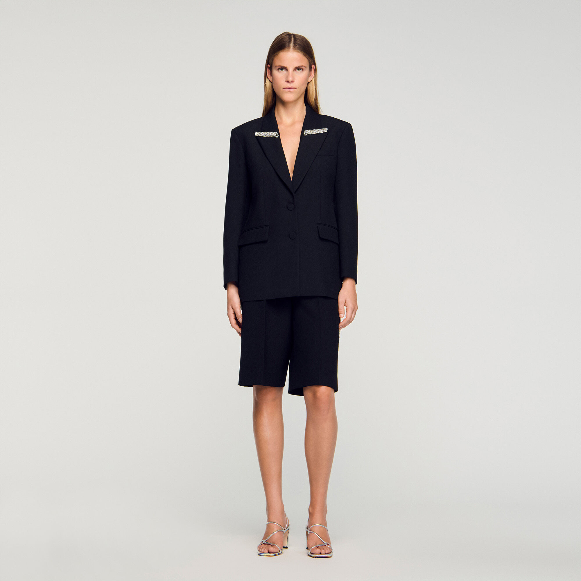 Chaqueta con cuello de strass