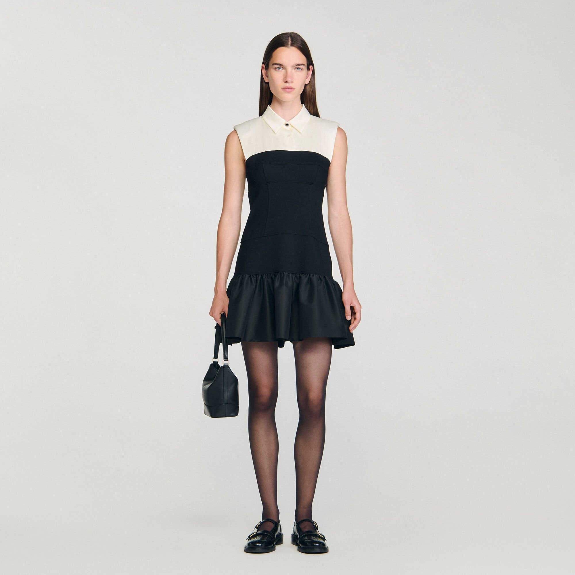 Vestido corto bicolor con volantes