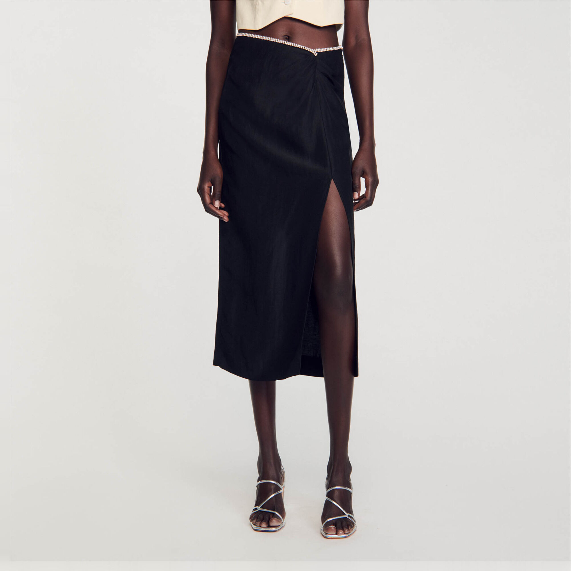 Falda con abertura y strass