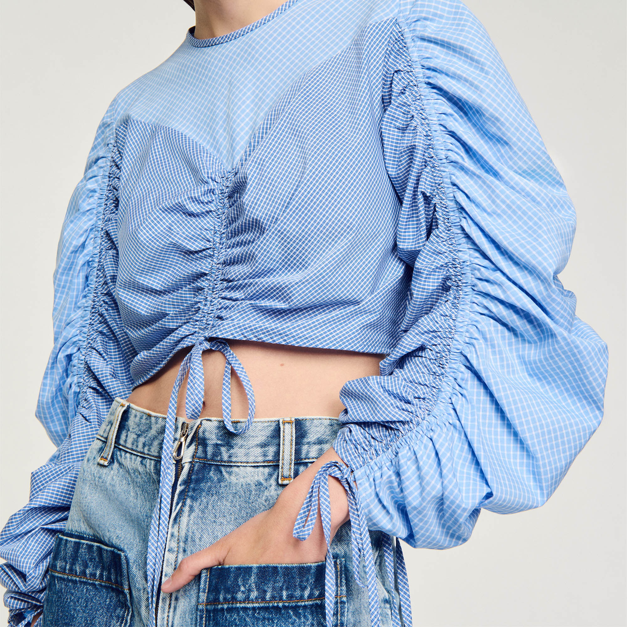 Top estampado con cintas