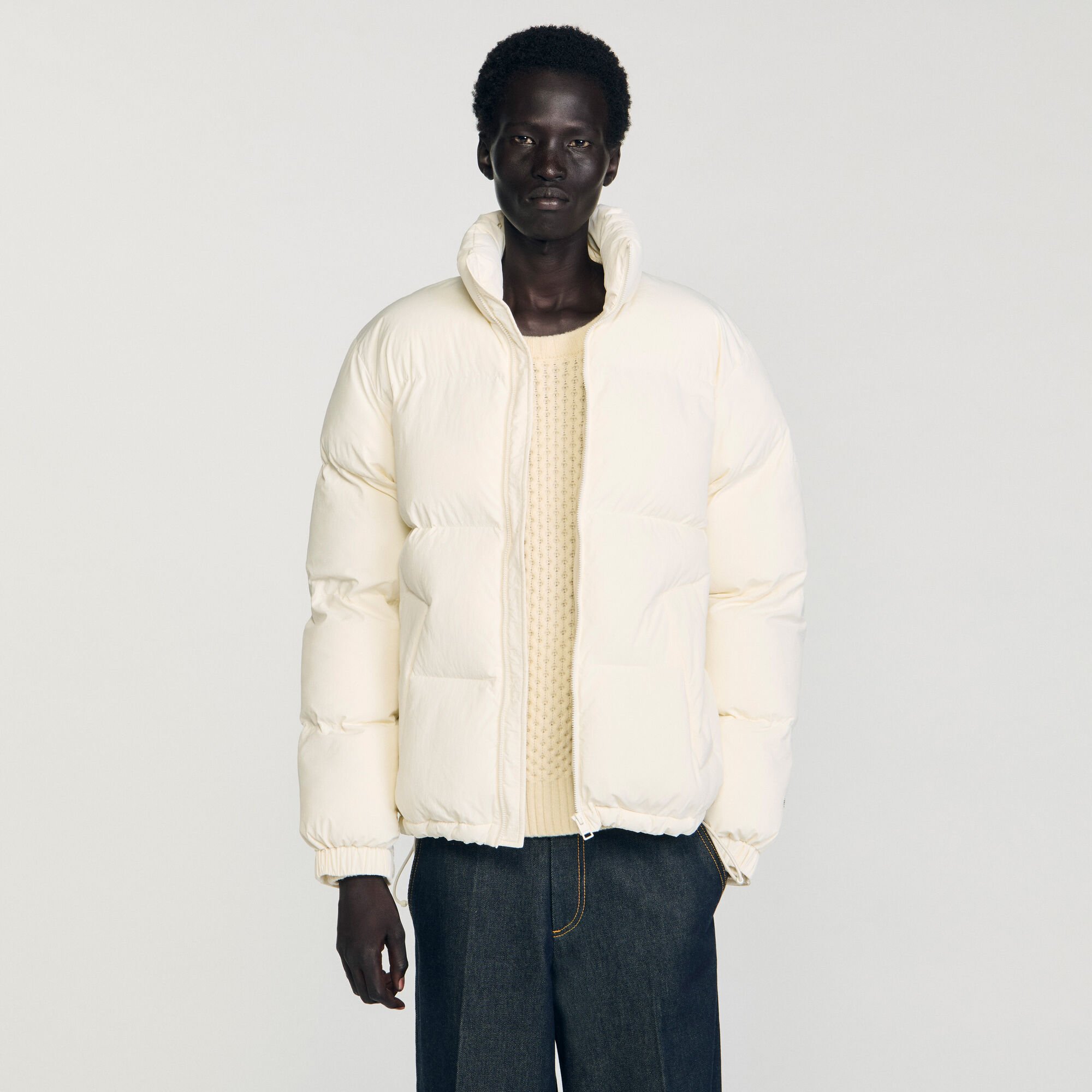 Anorak con capucha y cuello alto