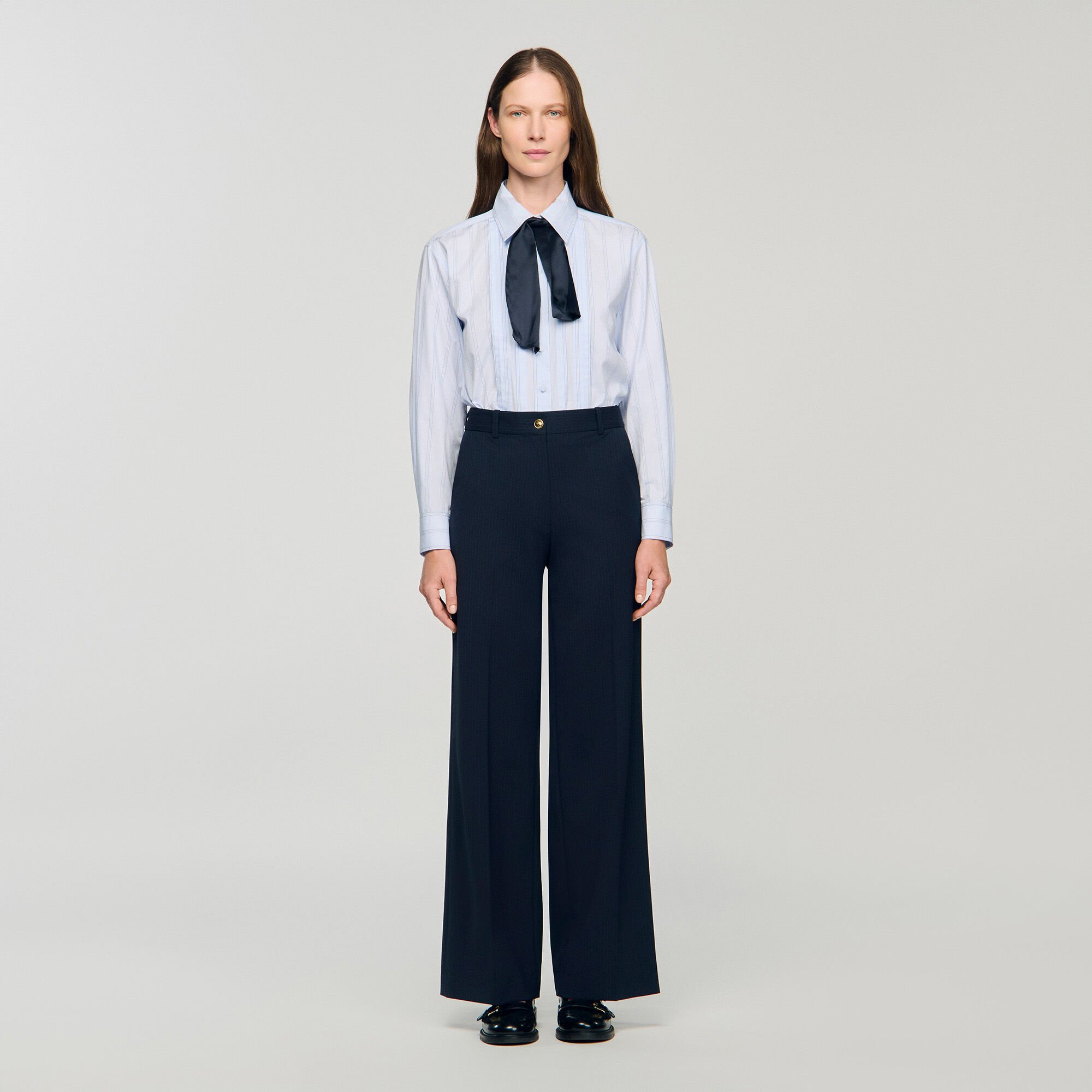 Pantalón con rayas finas