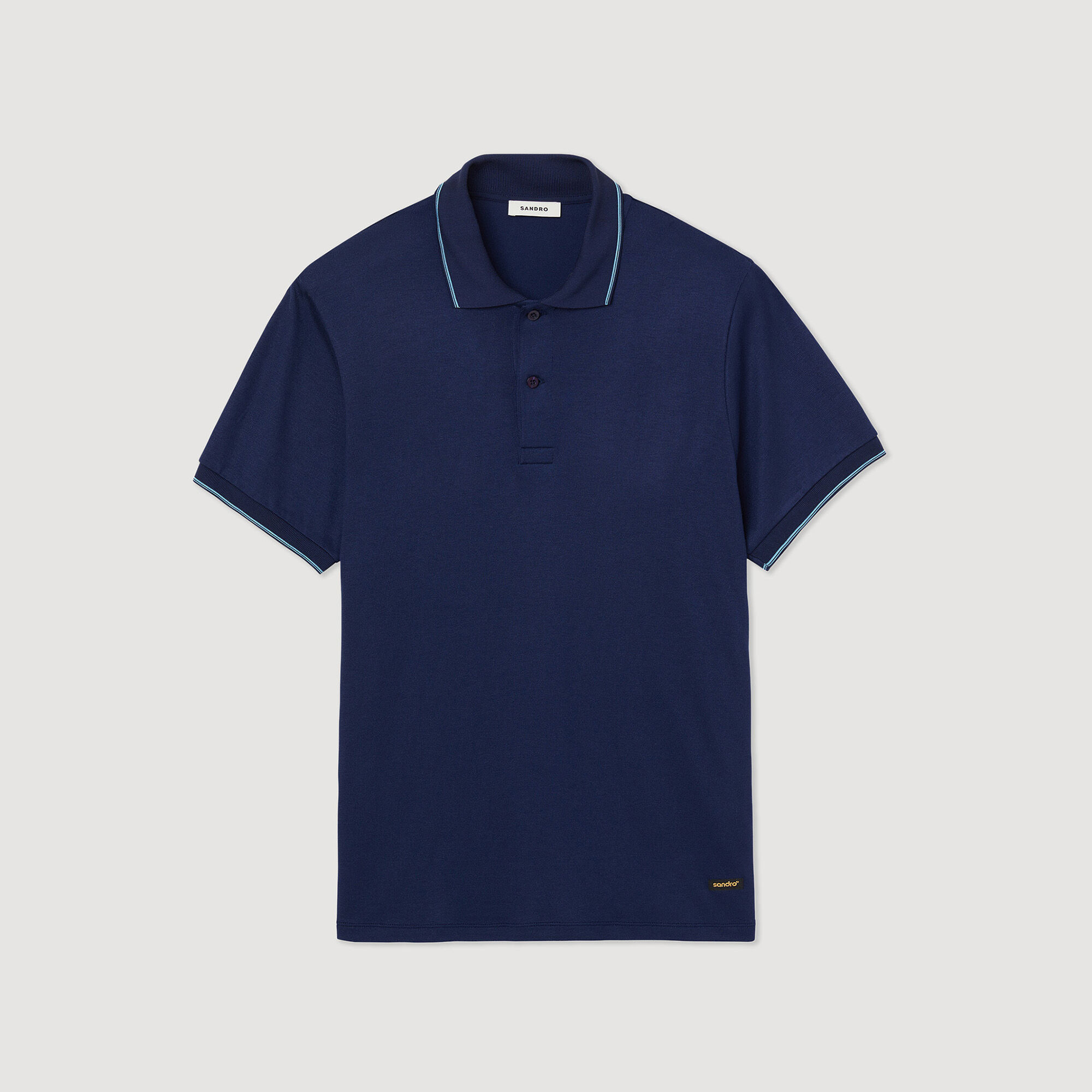 Polo con ribetes