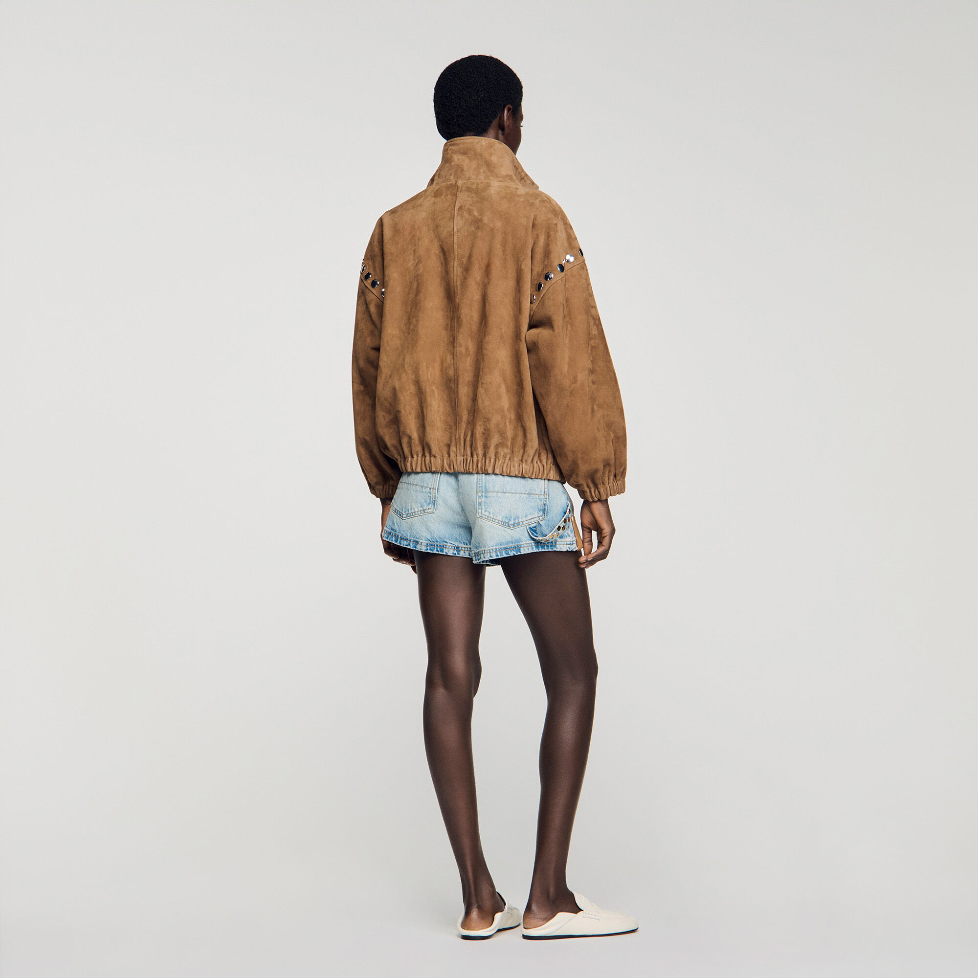 Cazadora de ante con tachuelas