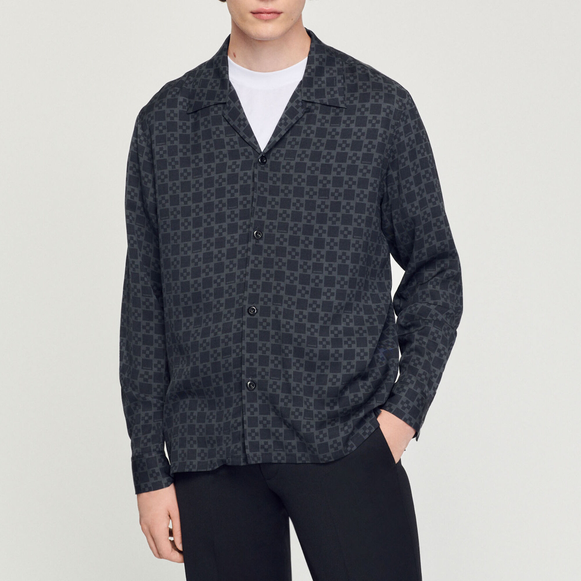 Camisa fluida de cuello estilo tiburón
