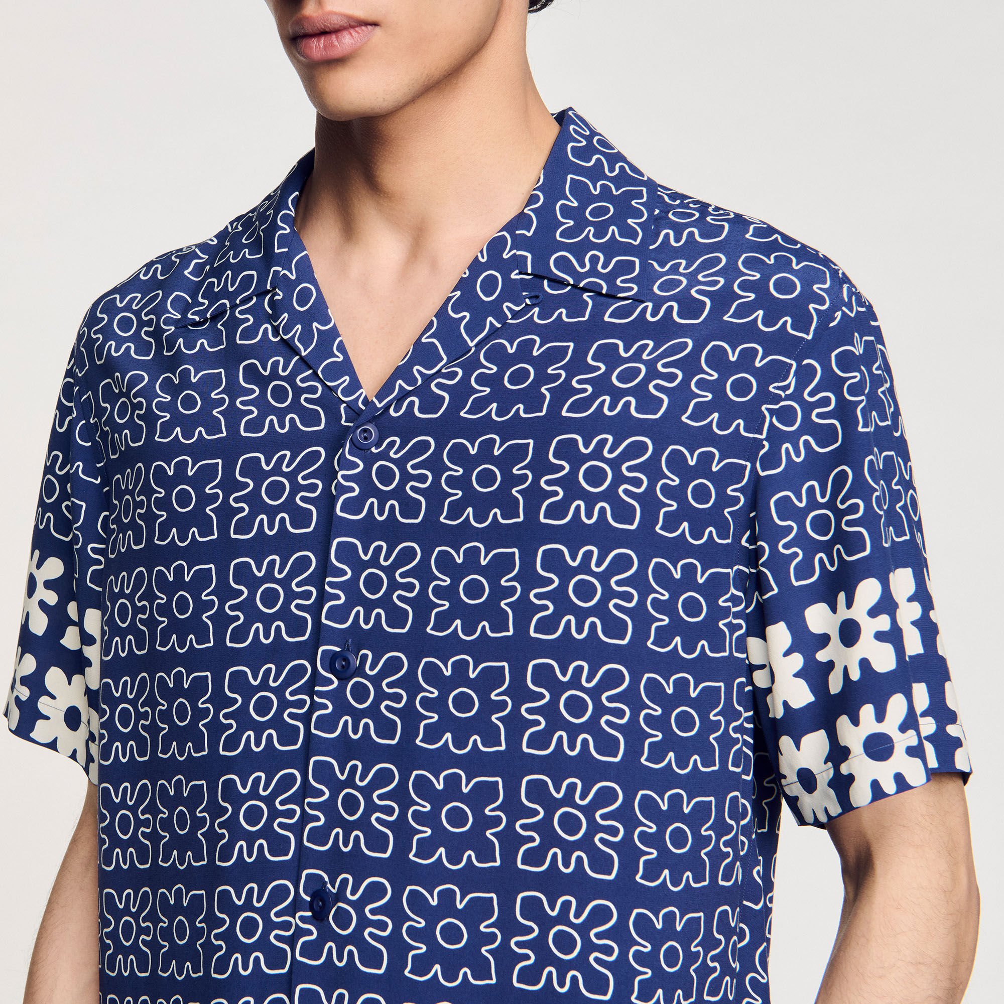 Camisa con estampado floral