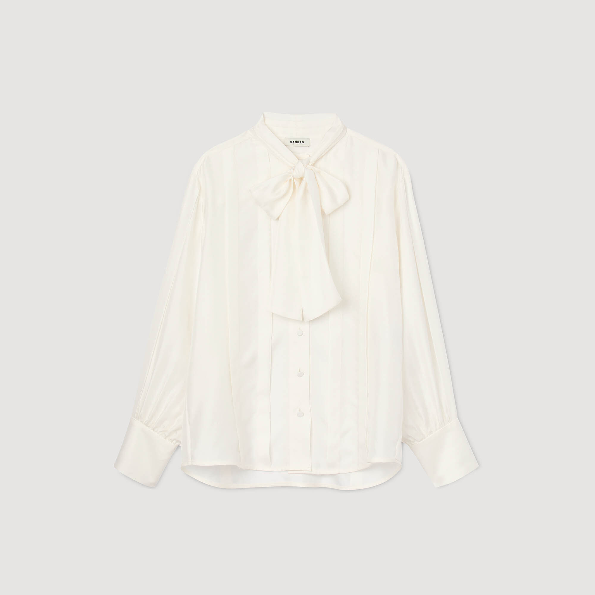 Camisa de seda con lavallière