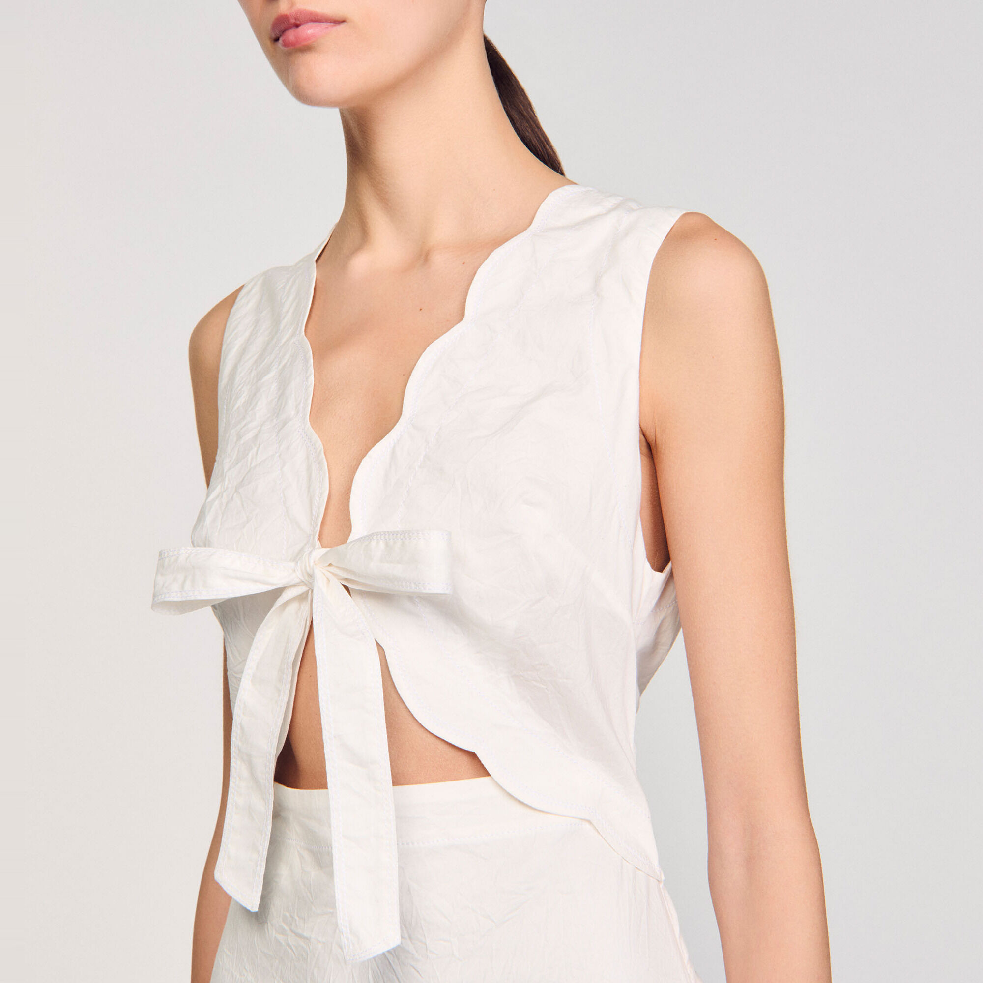 Vestido largo arrugado con lazo - Mujer | Sandro