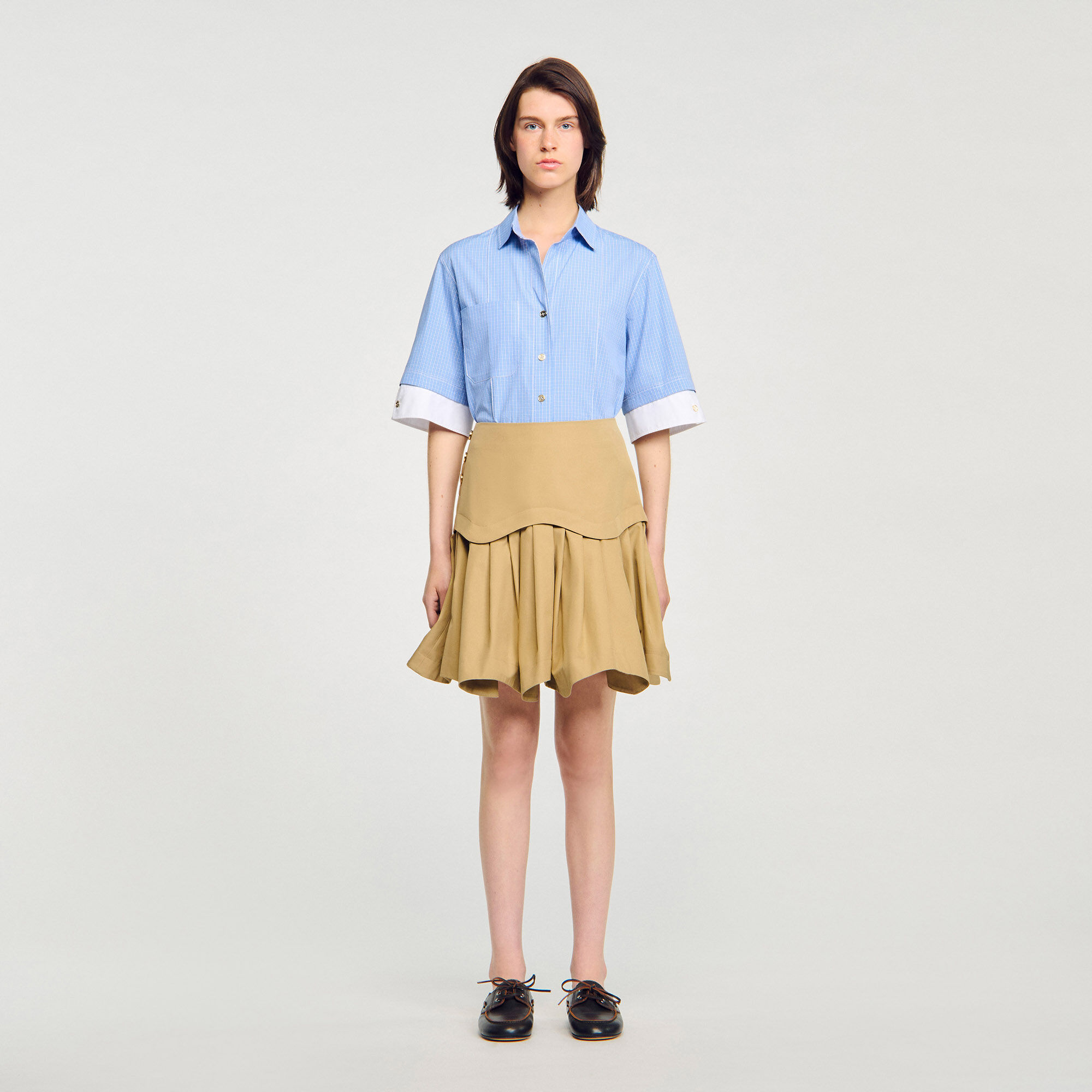 Falda corta con volantes