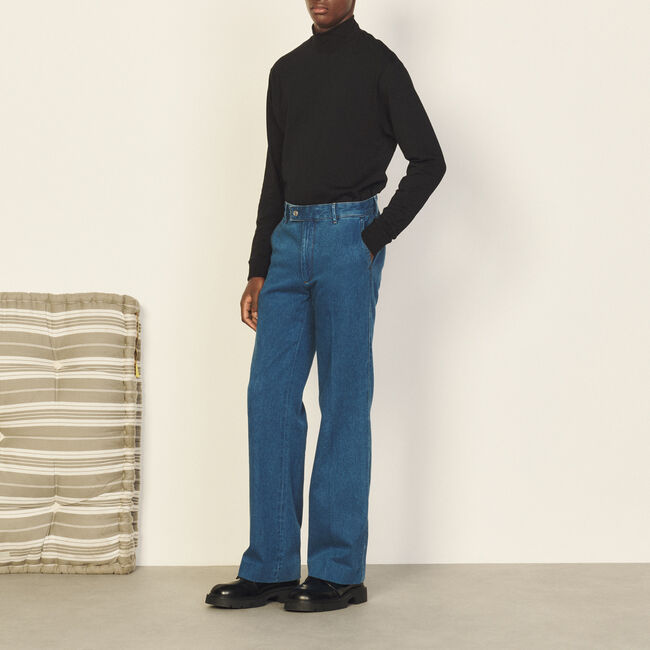 Pantalón de denim ligeramente acampanado