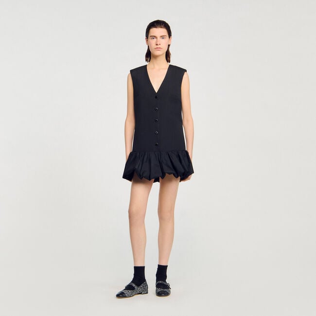 Vestido corto de sastre con volante
