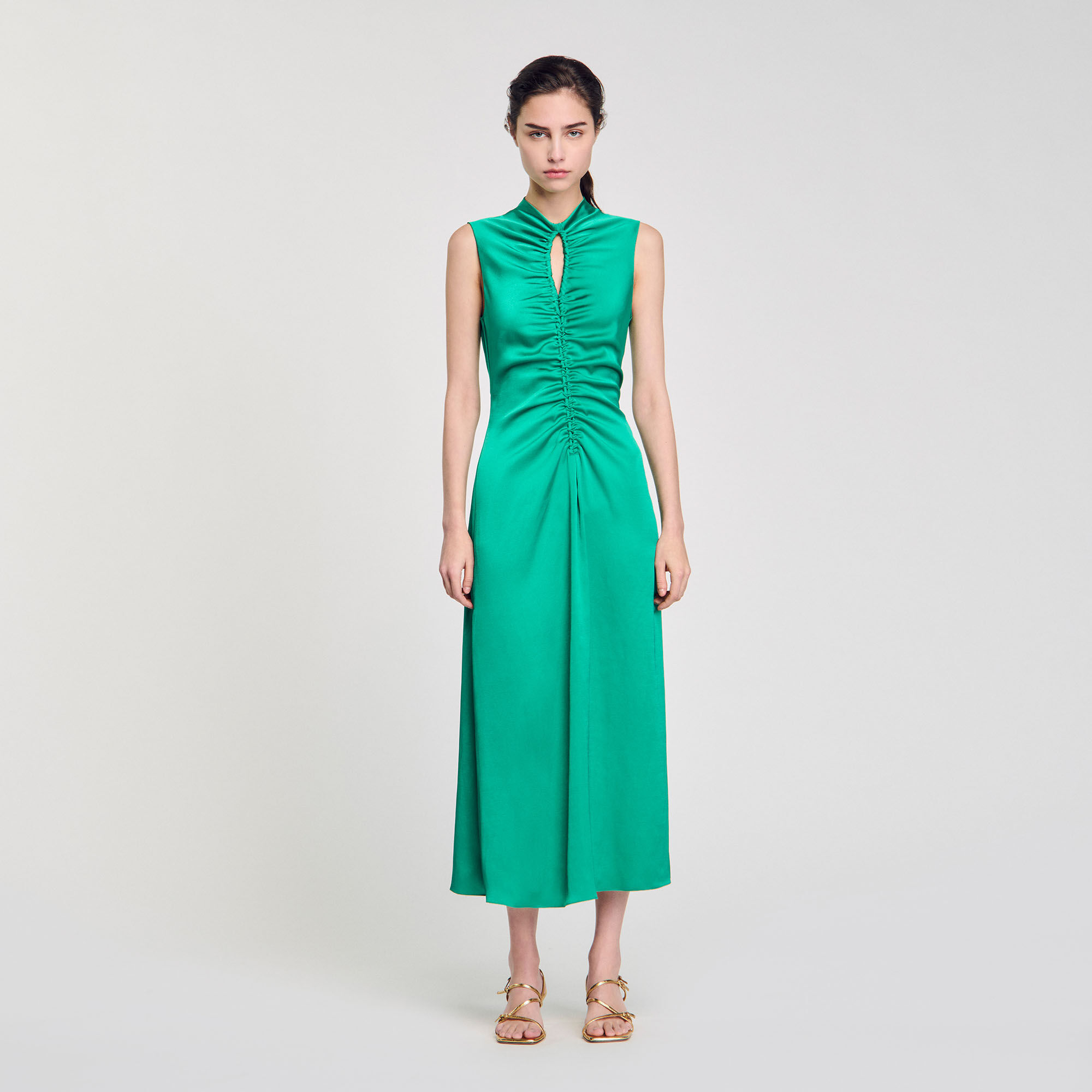 Vestido drapeado de raso
