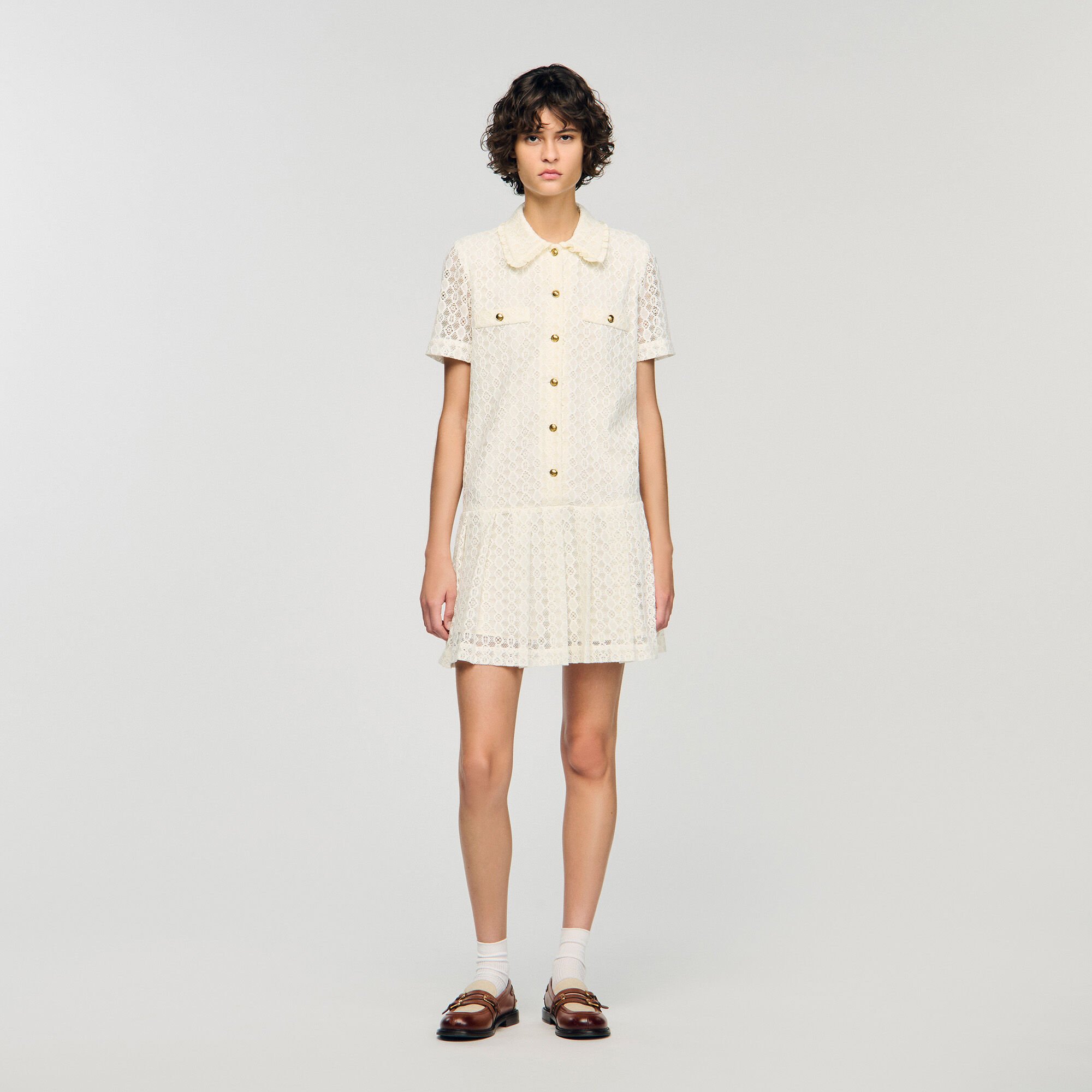 Vestido corto de encaje