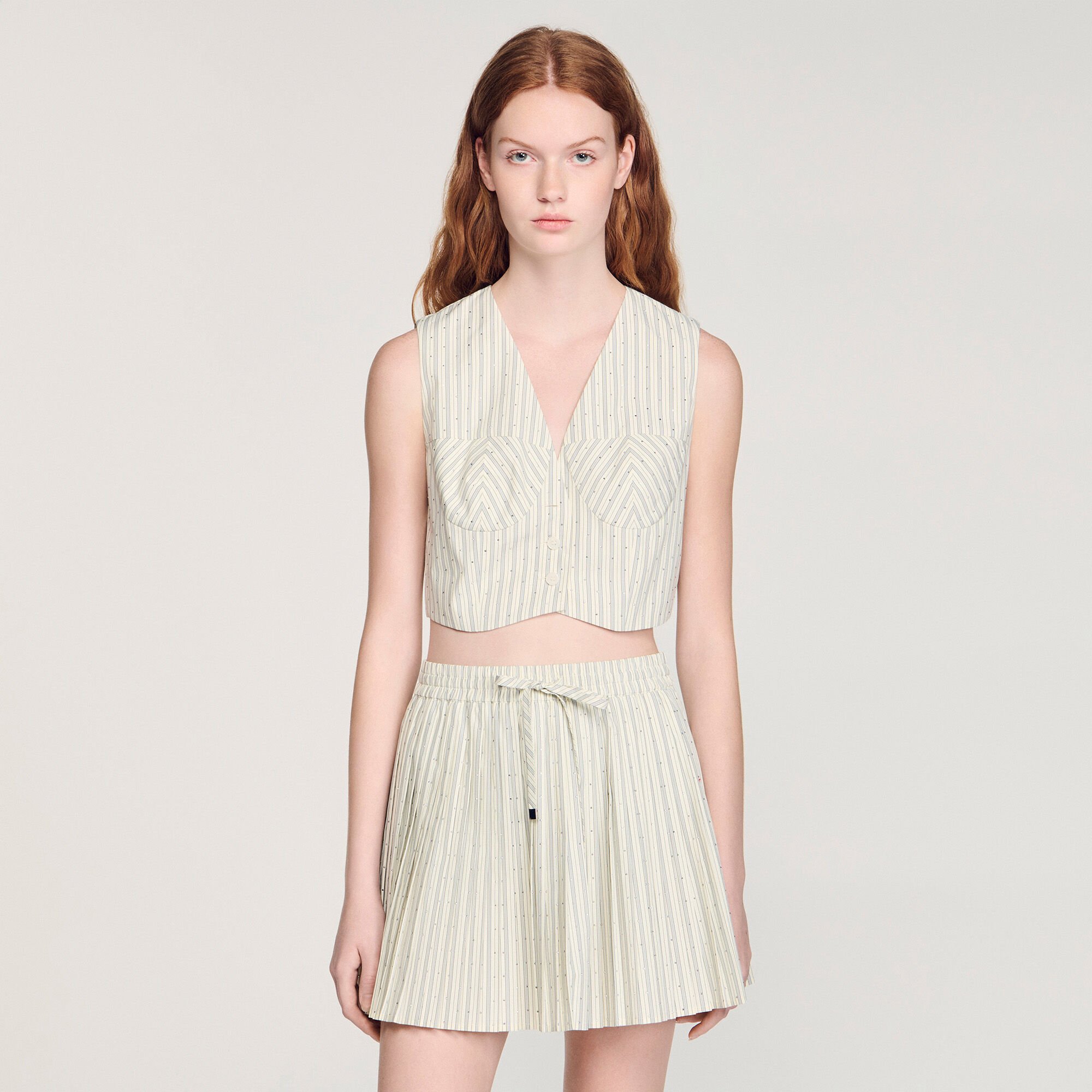 Top corto a rayas con strass