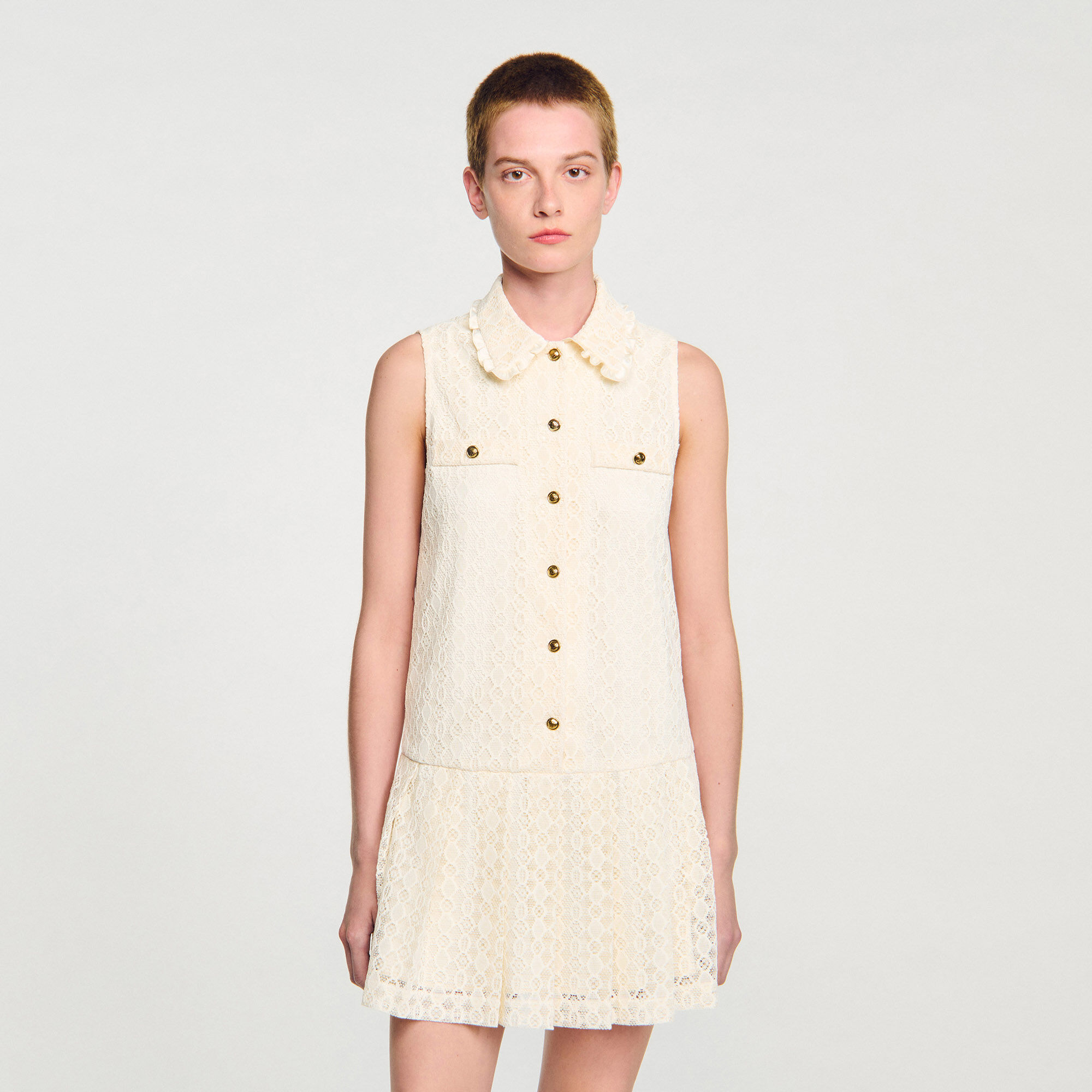 Vestido corto de encaje