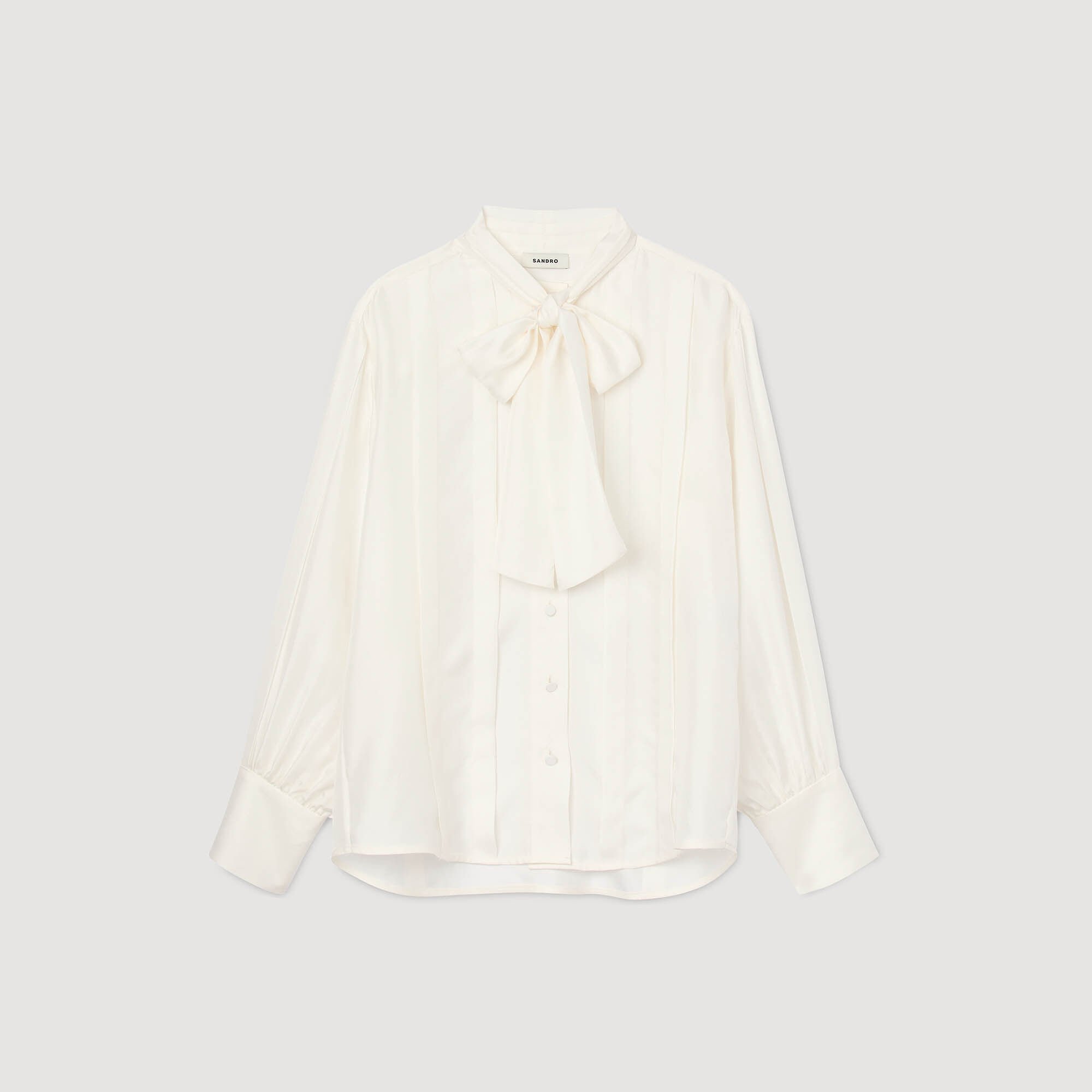 Camisa de seda con lavallière