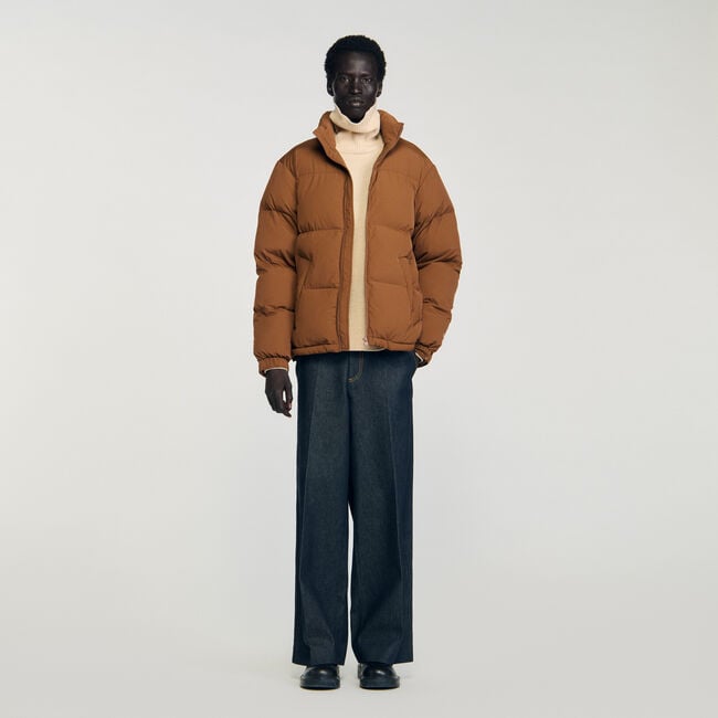Anorak con capucha y cuello alto