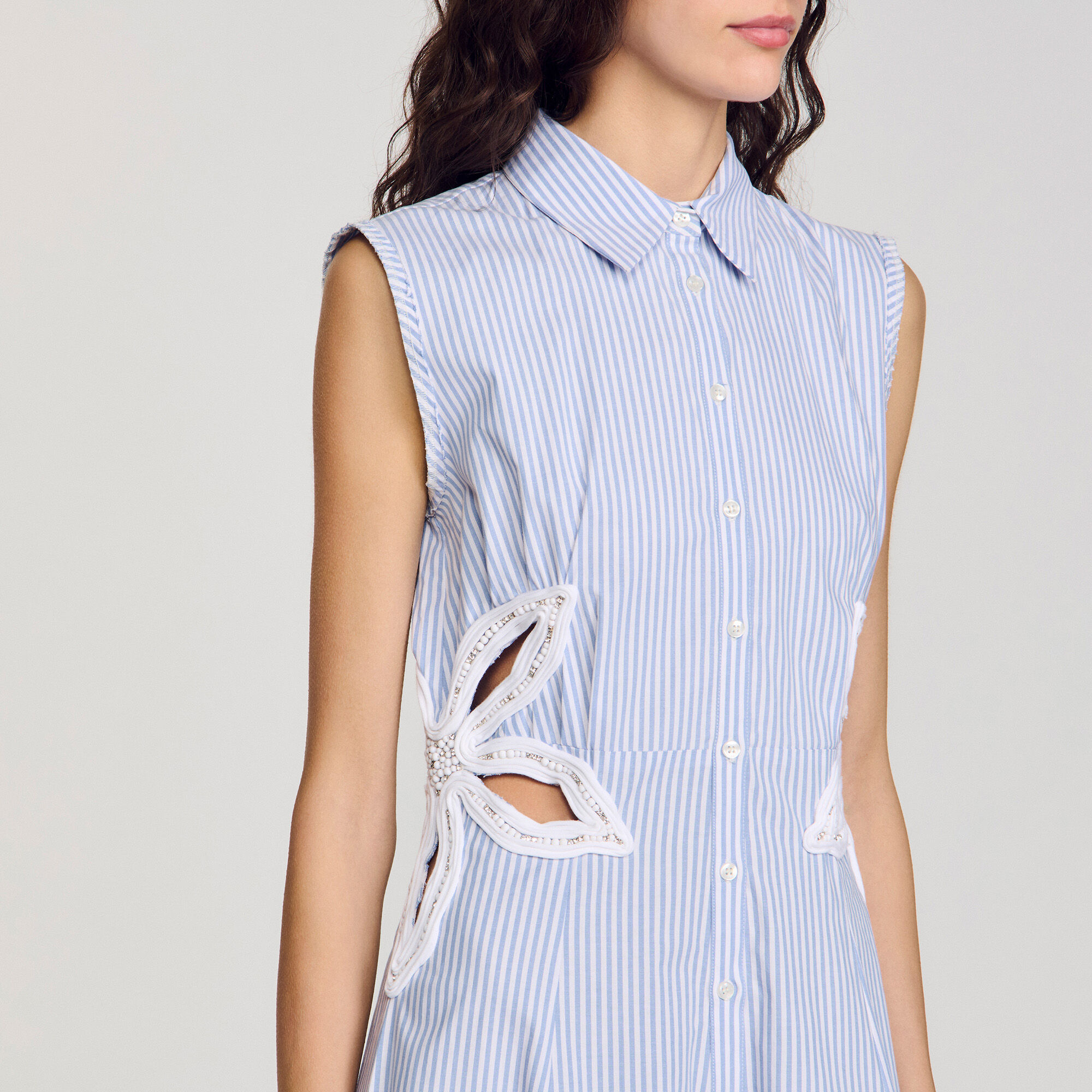 Robe longue rayée à détails brodés