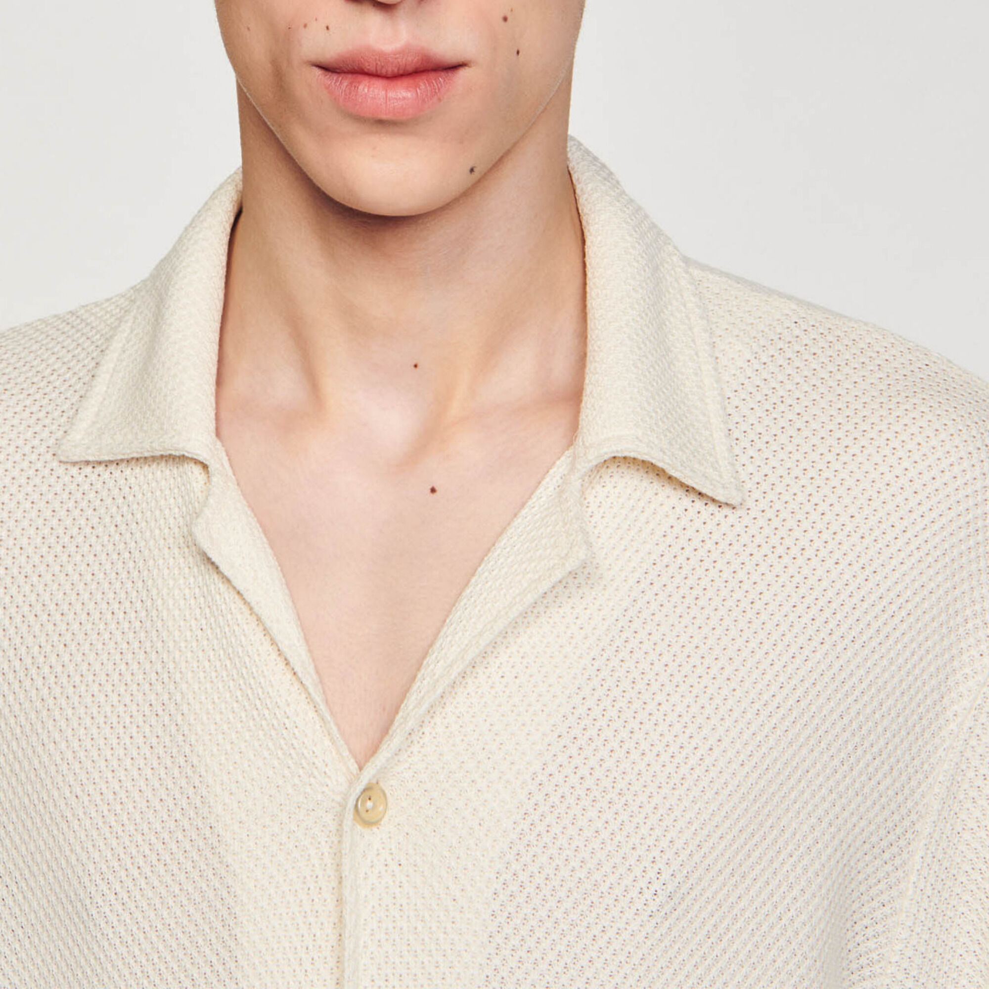 Camisa con cuello italiano