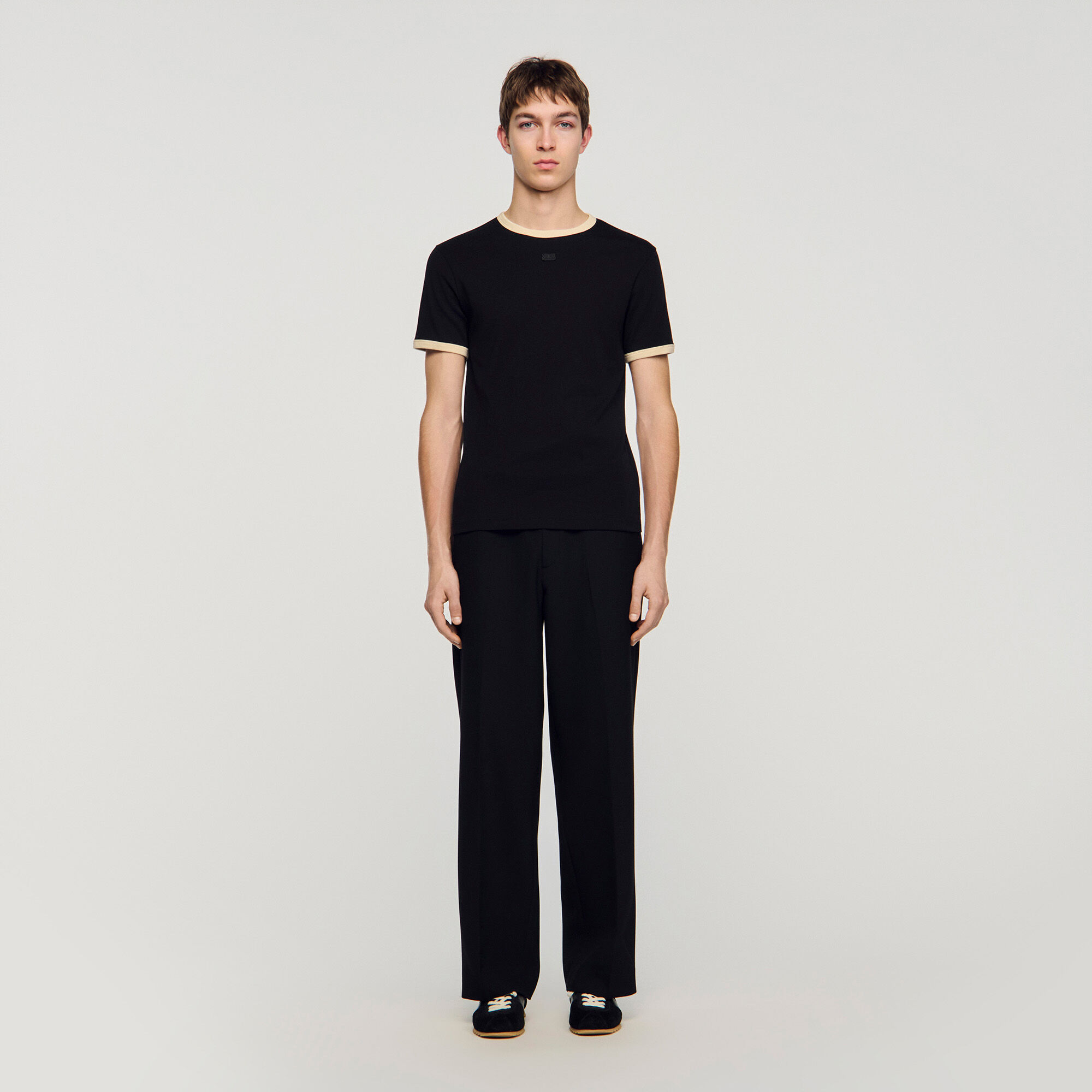 Camiseta bicolor con parche