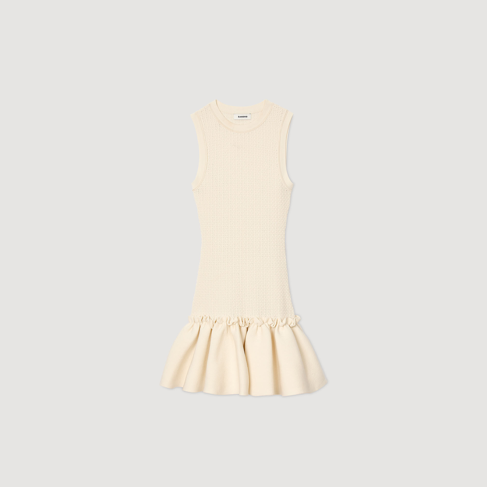 Vestido corto de punto con volante
