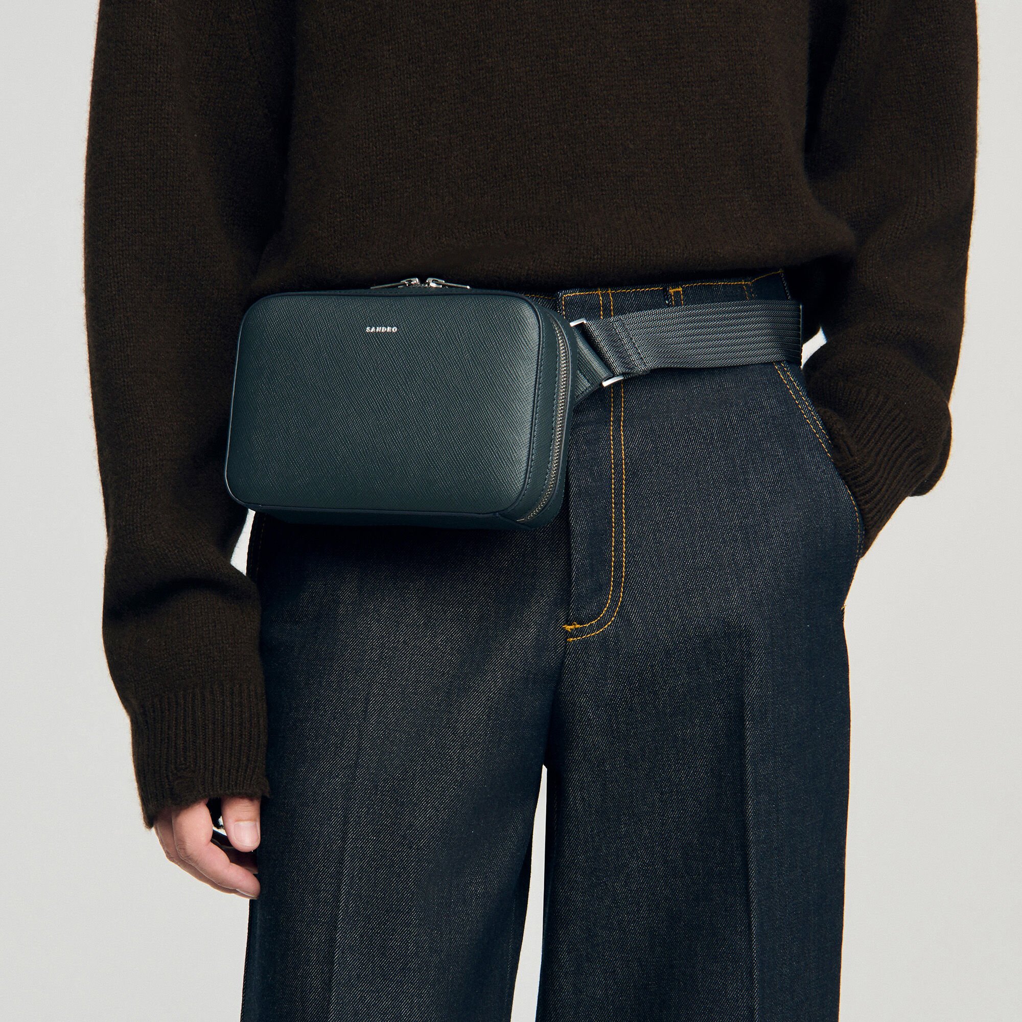 Bolso pequeño de cuero reconstituido