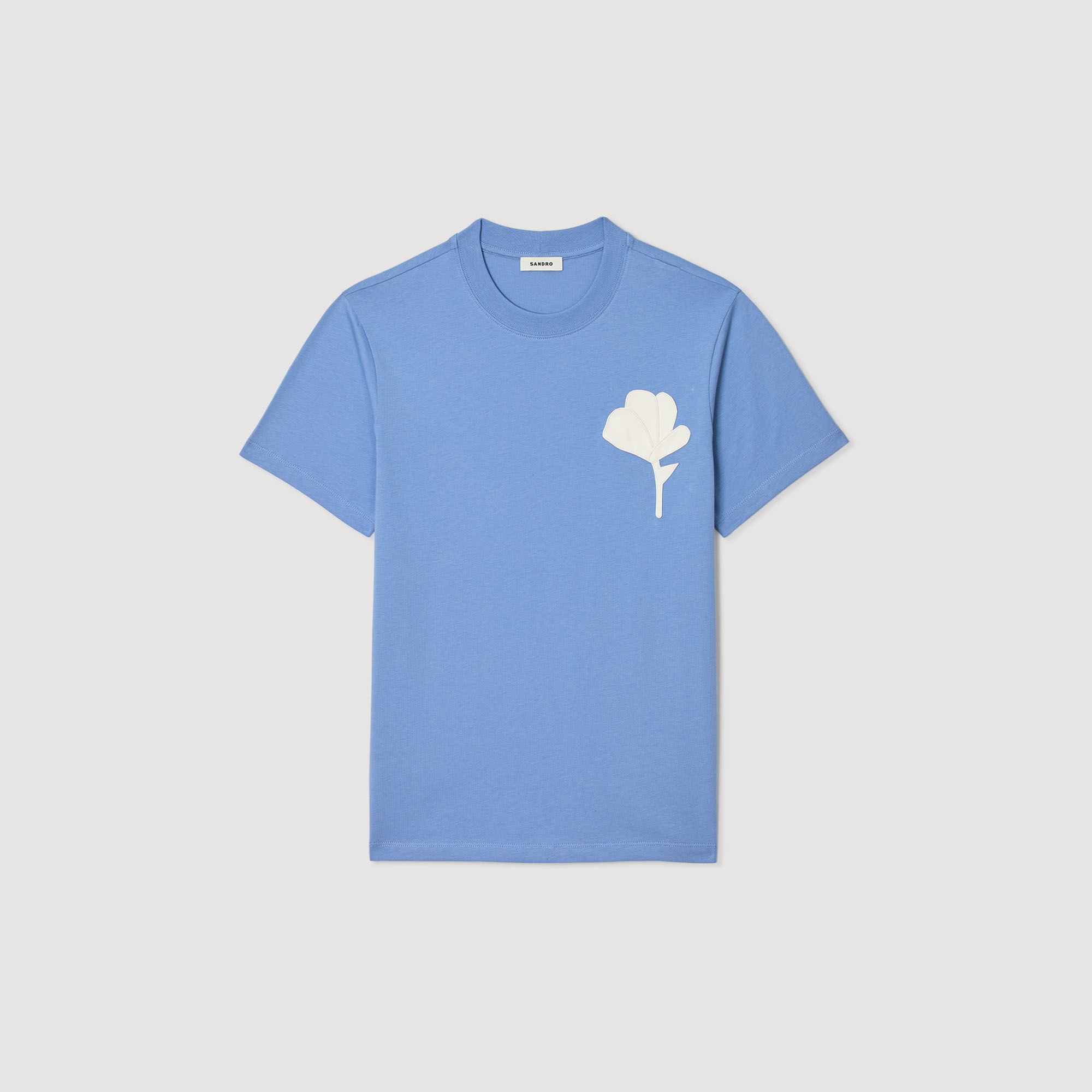 Camiseta con parche de flor