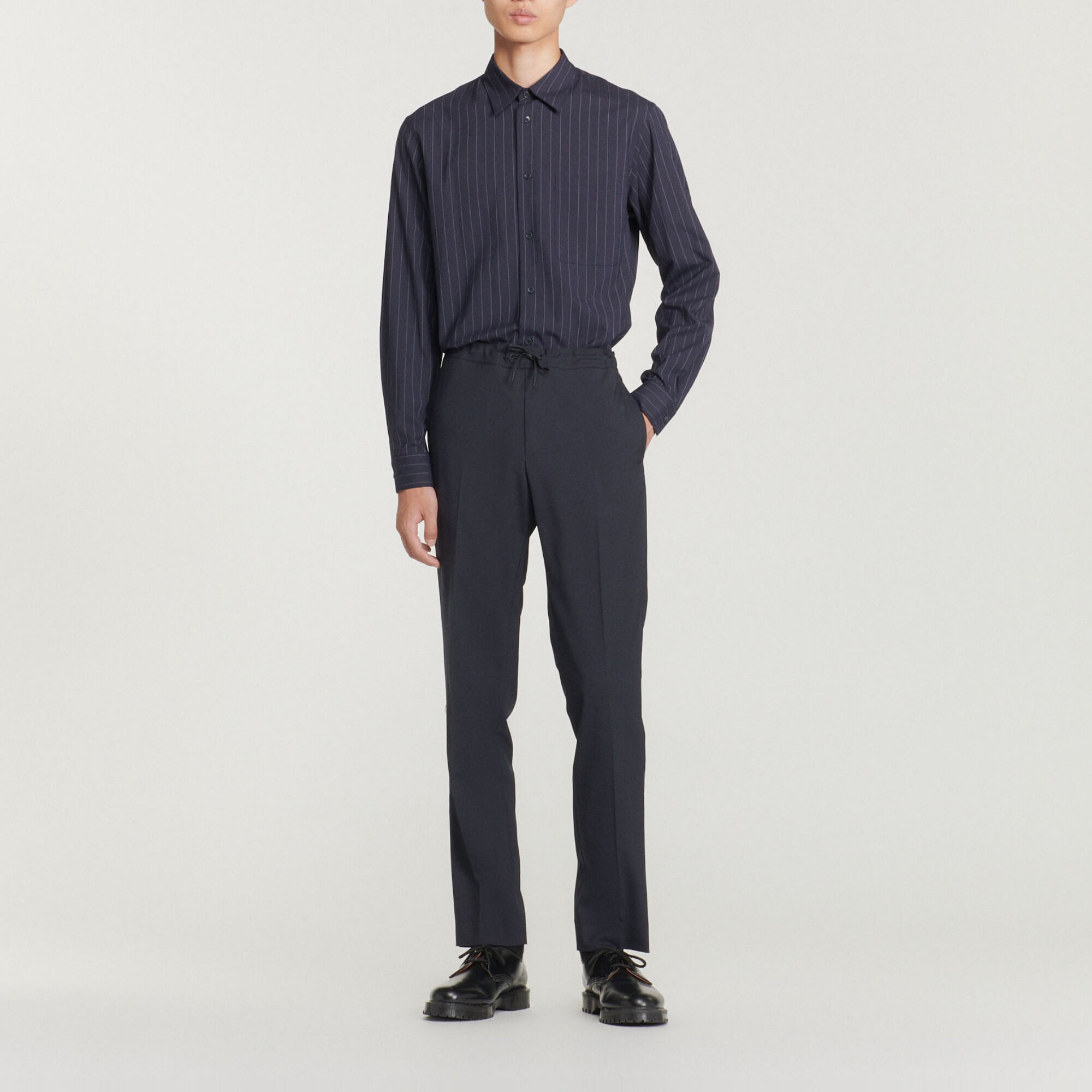 Pantalón con un elástico en la cintura