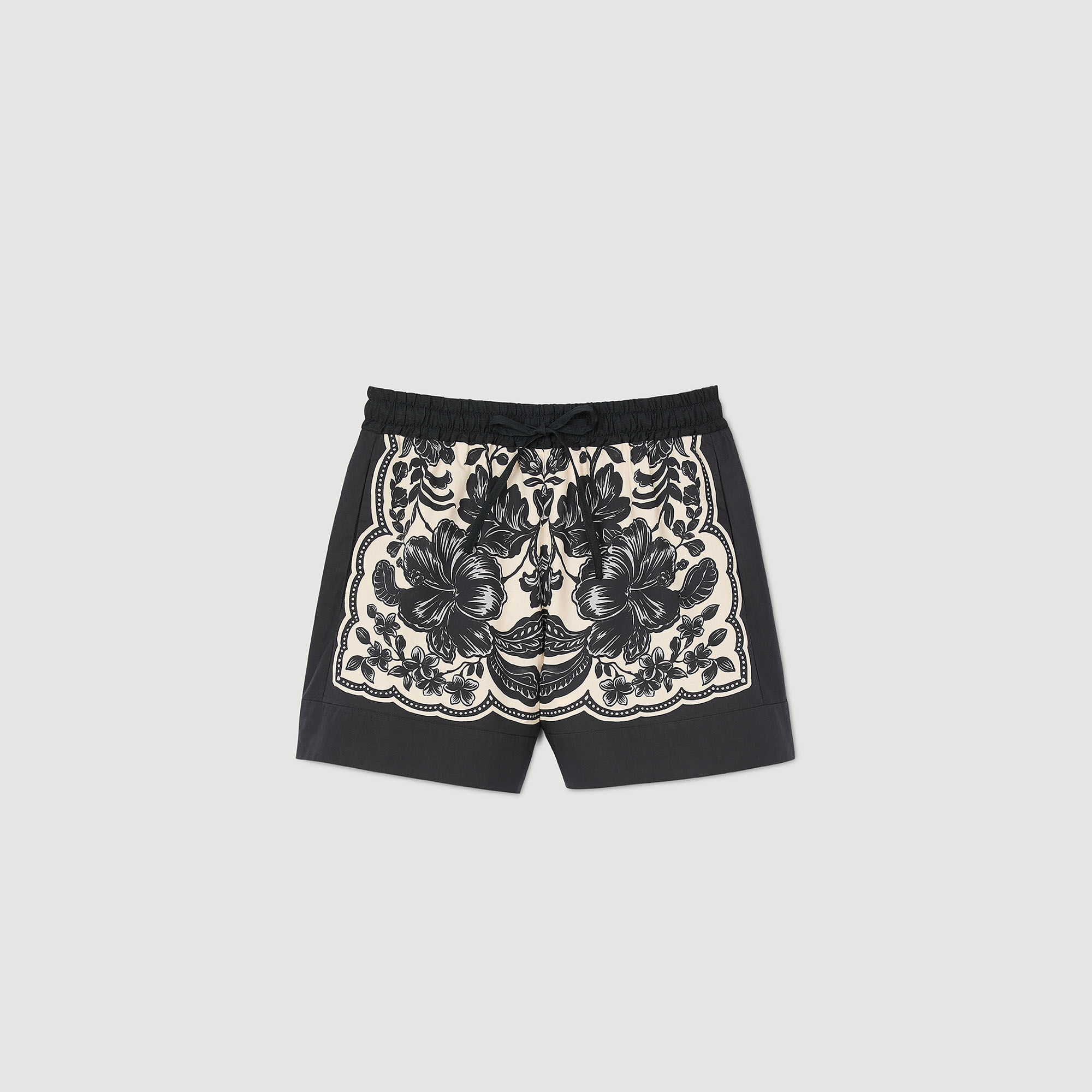Pantalón corto con estampado floral