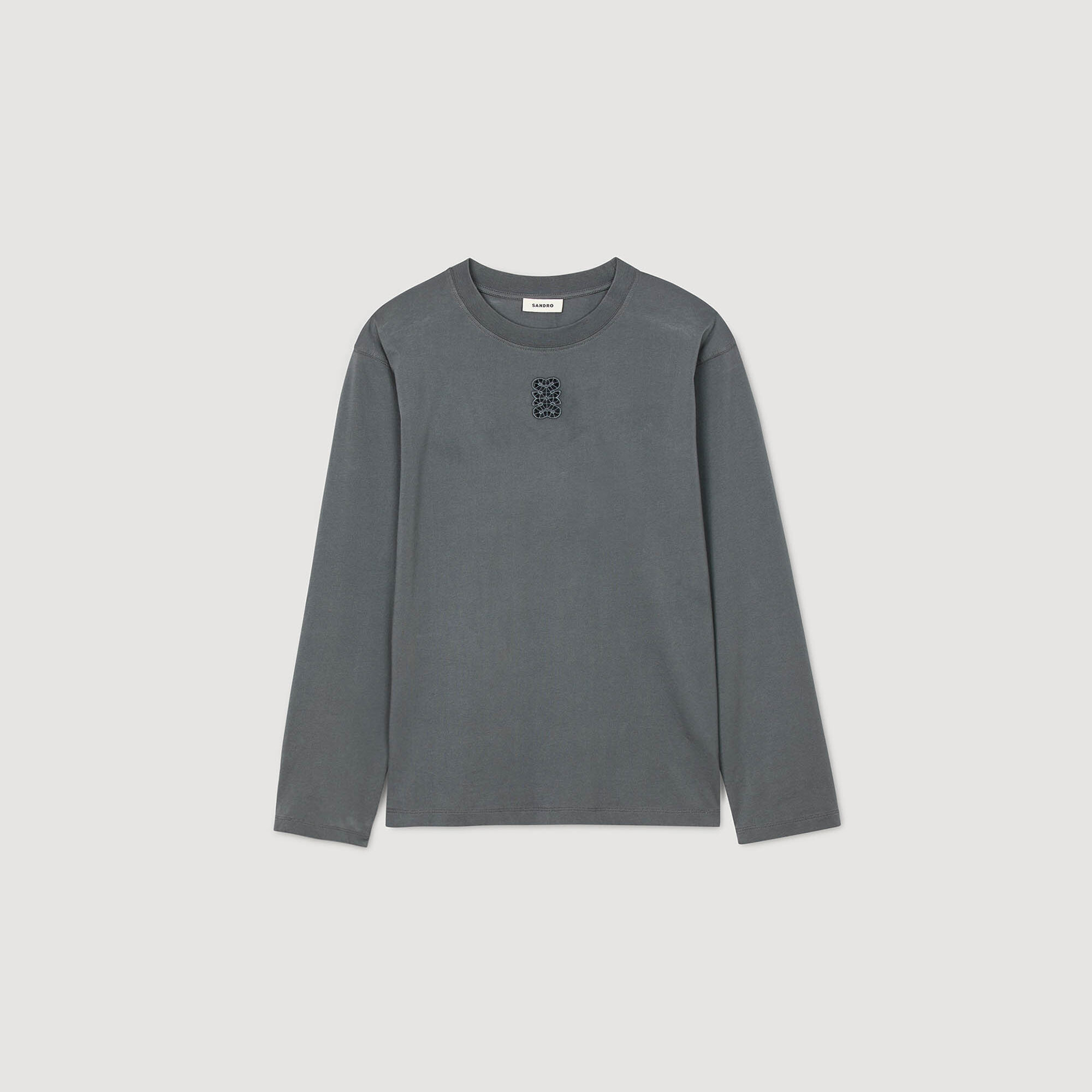 Camiseta con bordado