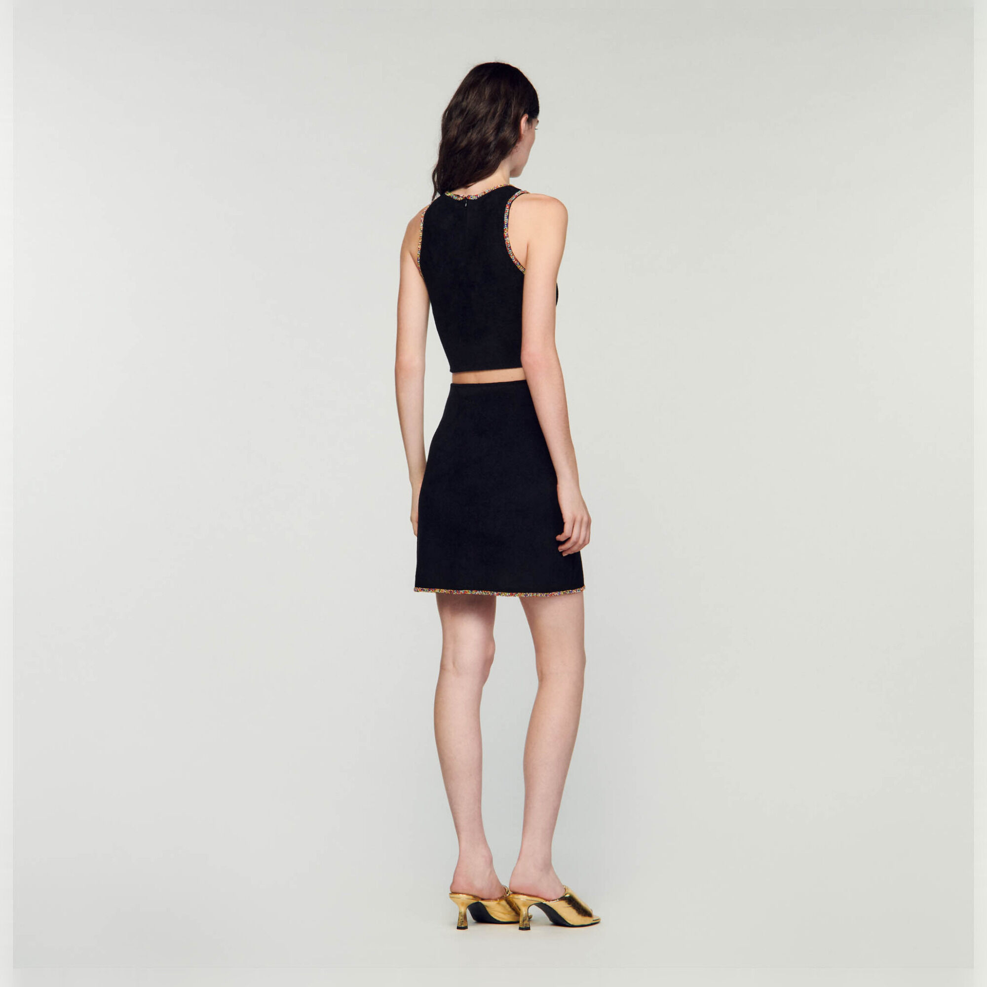 Falda corta de tejido de terciopelo