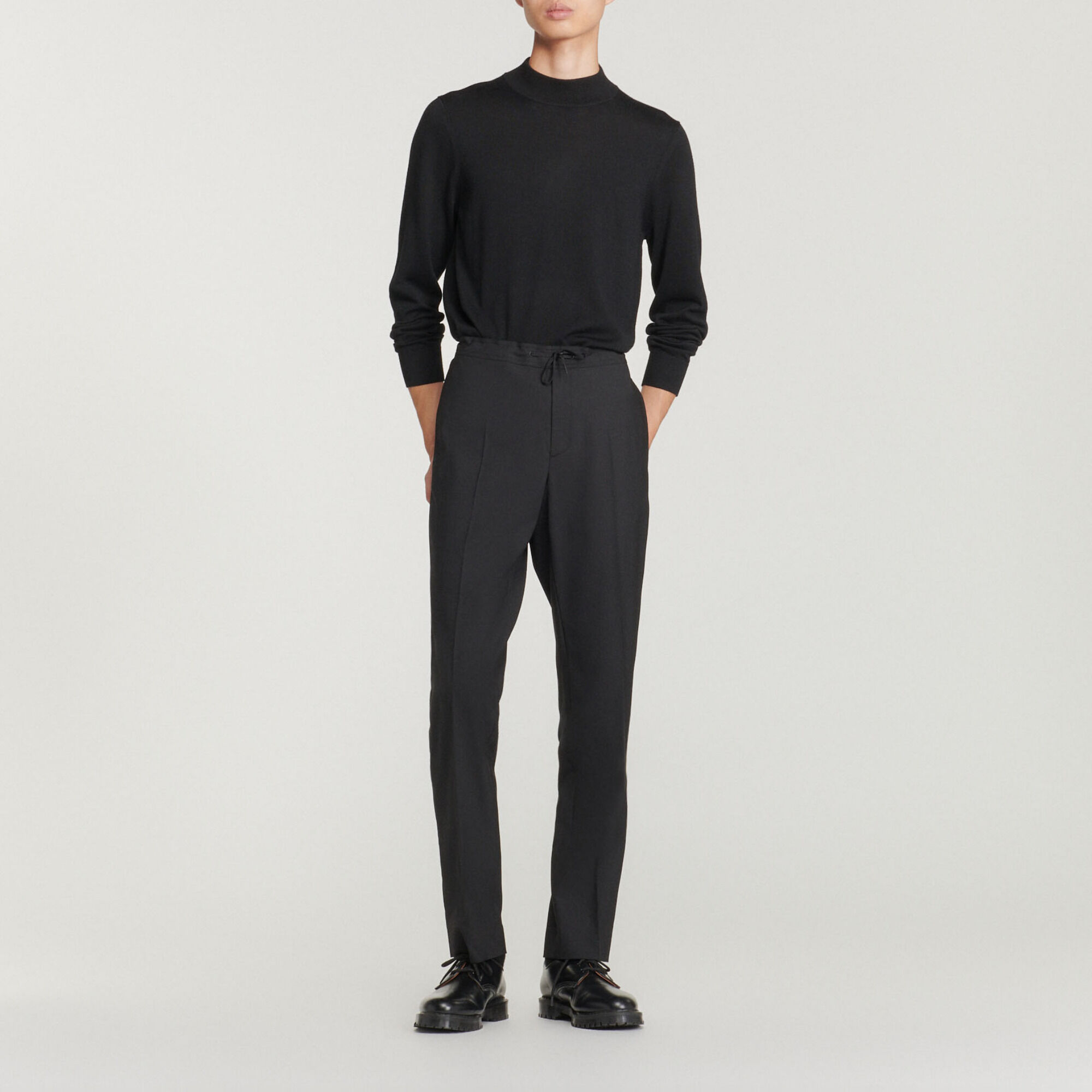 Pantalón con un elástico en la cintura