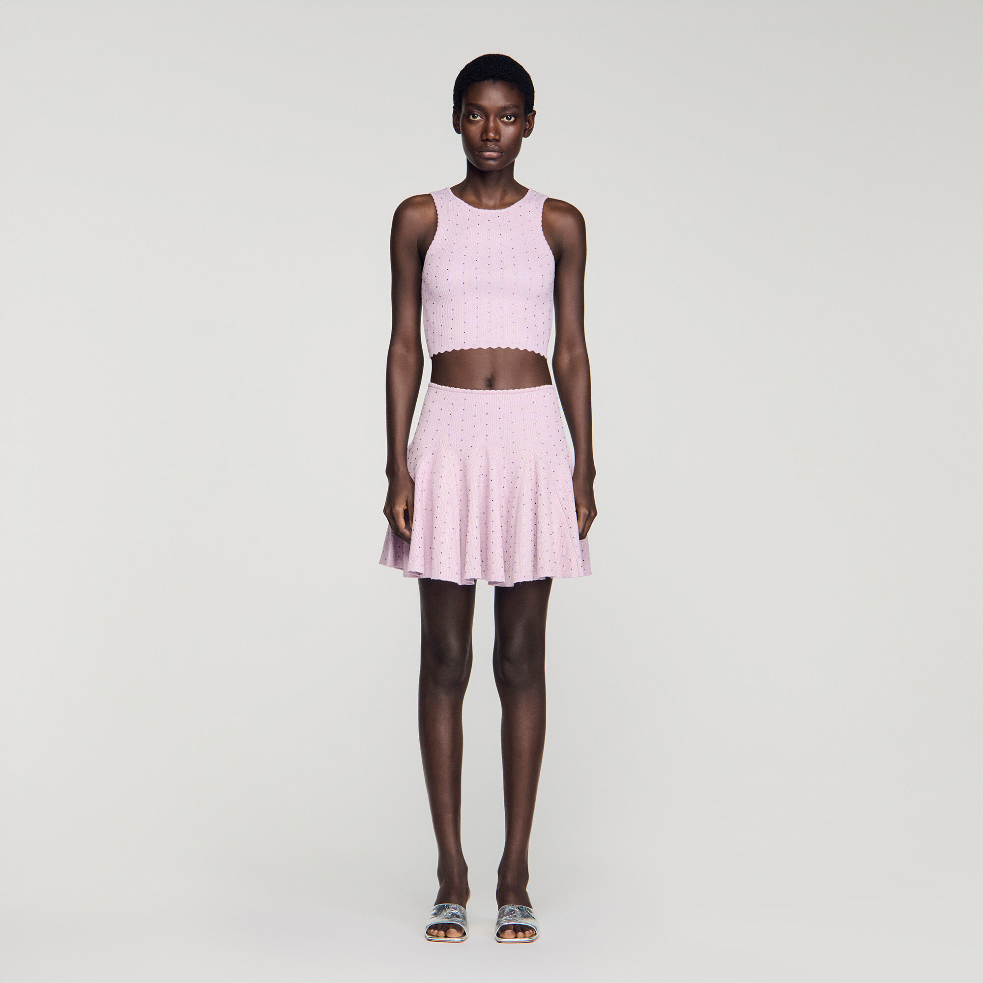 Falda corta de punto con strass