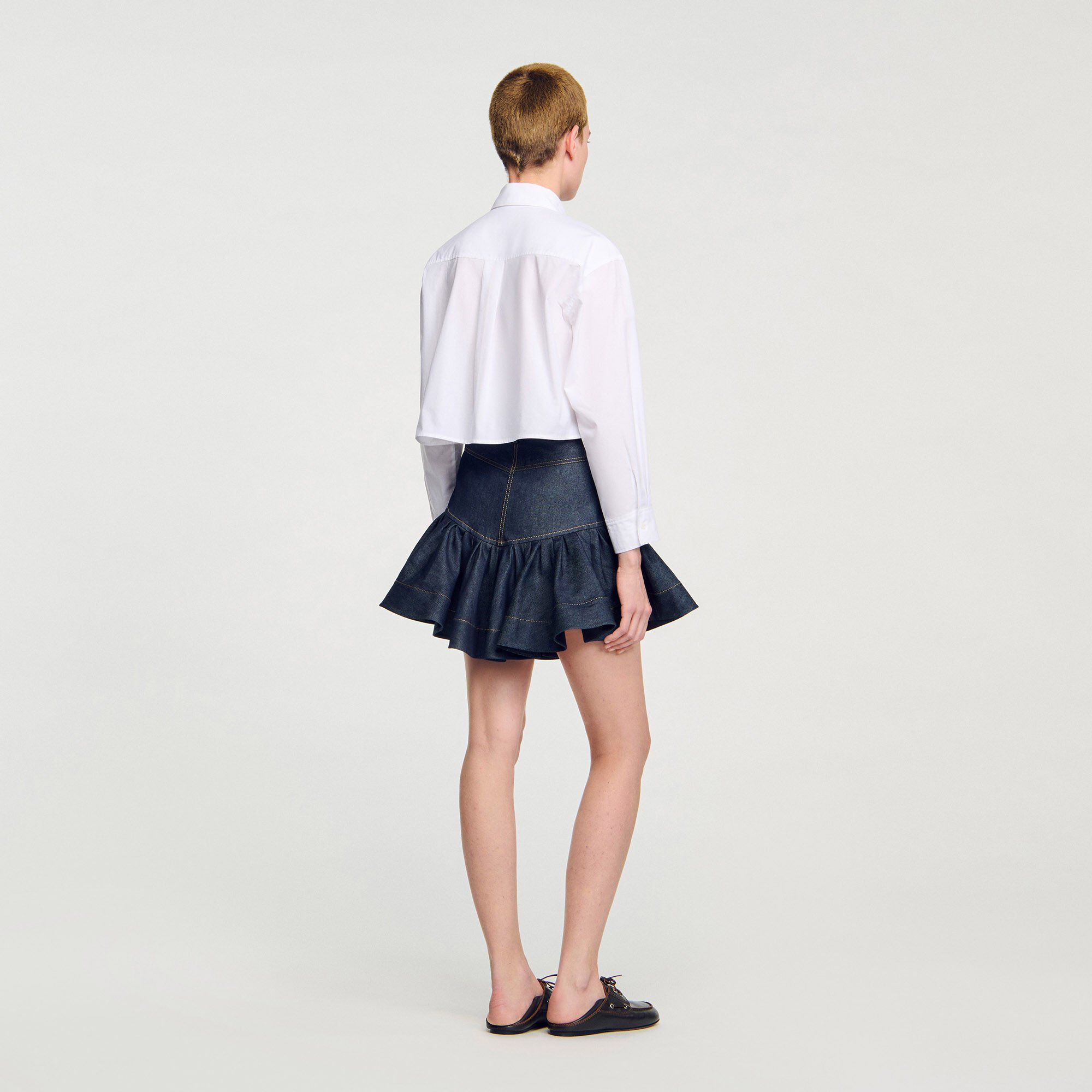 Camisa corta con detalles de lazos