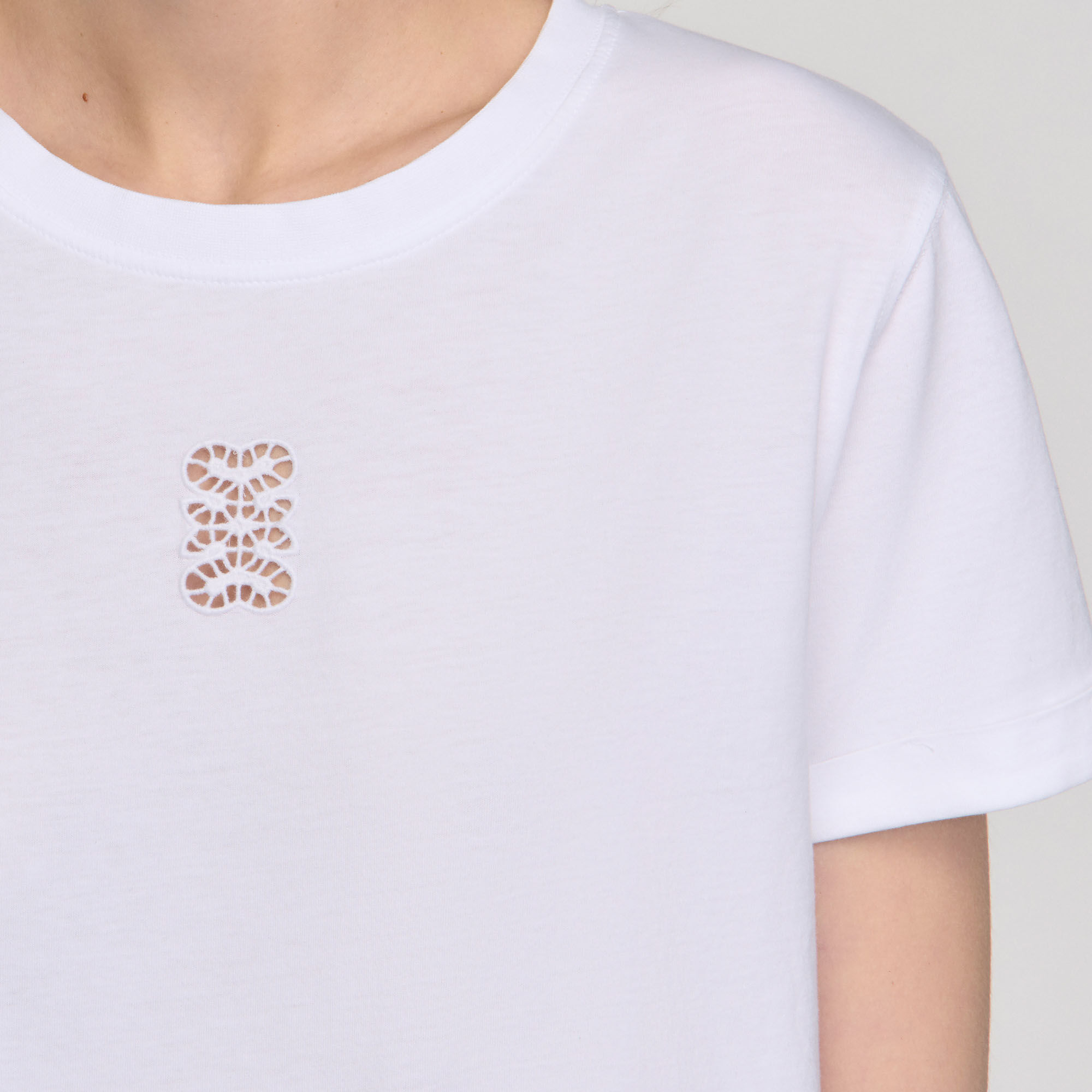 Camiseta de algodón con bordado
